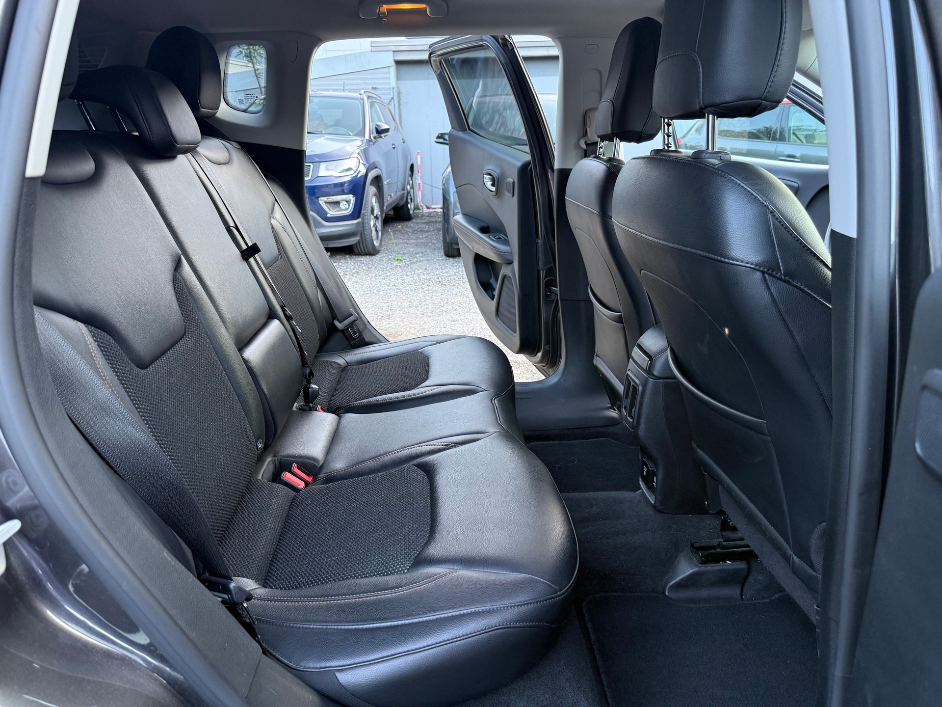 JEEP Compass 2.0CRD Opening Edition AWD 9ATX-image-14