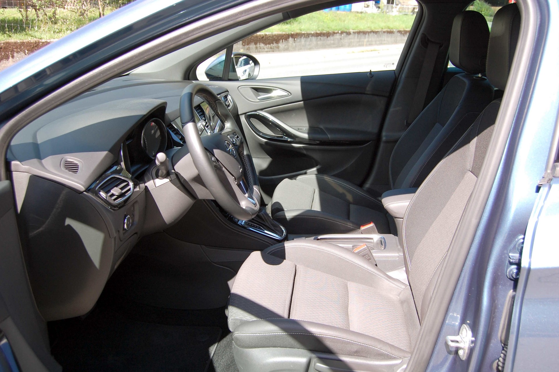OPEL Astra 1.6i Turbo OPC Line Automatic-image-13
