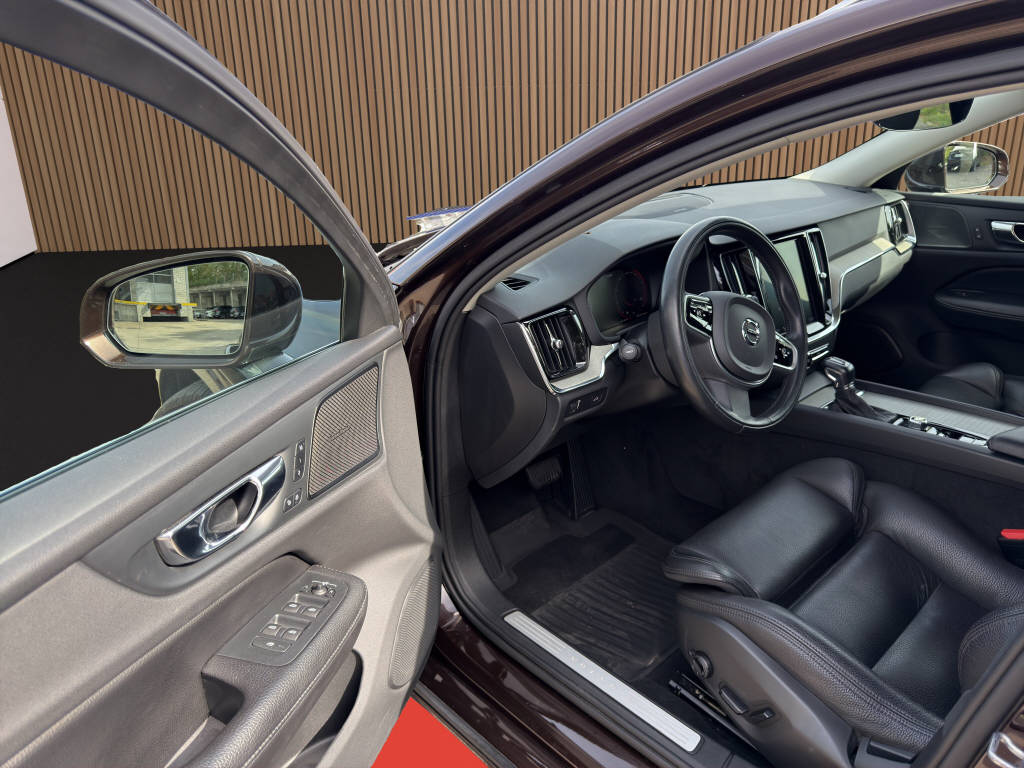 VOLVO V60 2.0 T6 Inscription AWD-image-10