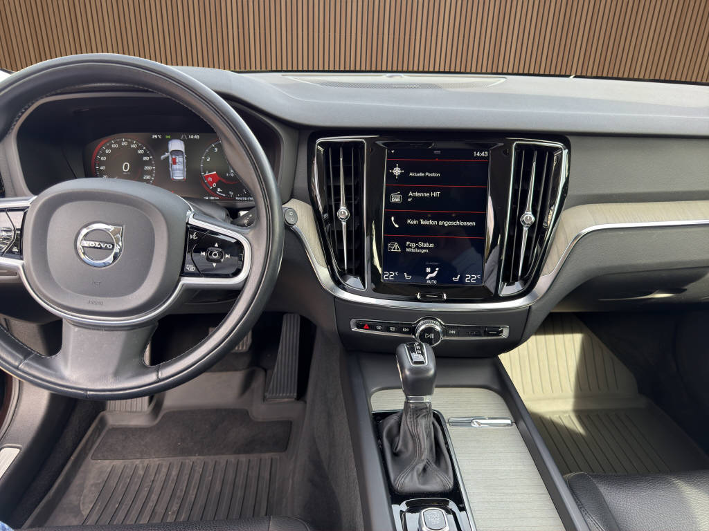 VOLVO V60 2.0 T6 Inscription AWD-image-16
