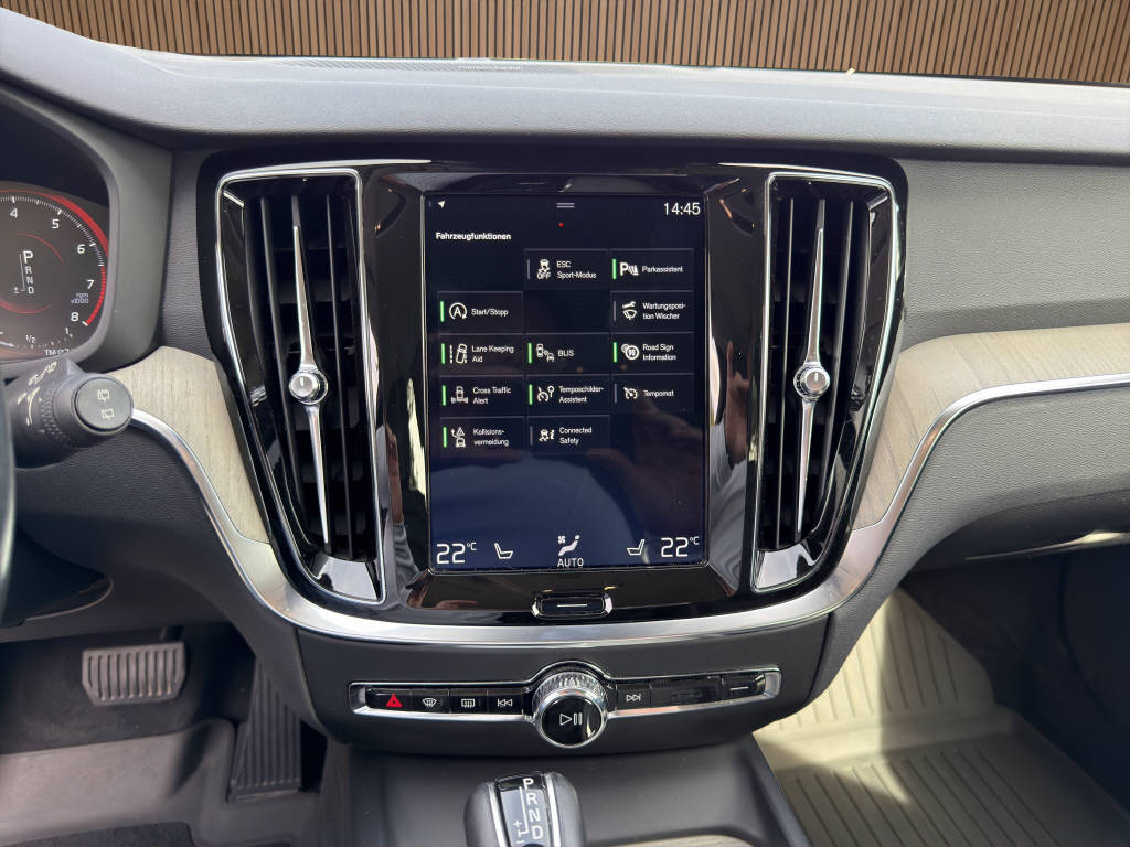 VOLVO V60 2.0 T6 Inscription AWD-image-18