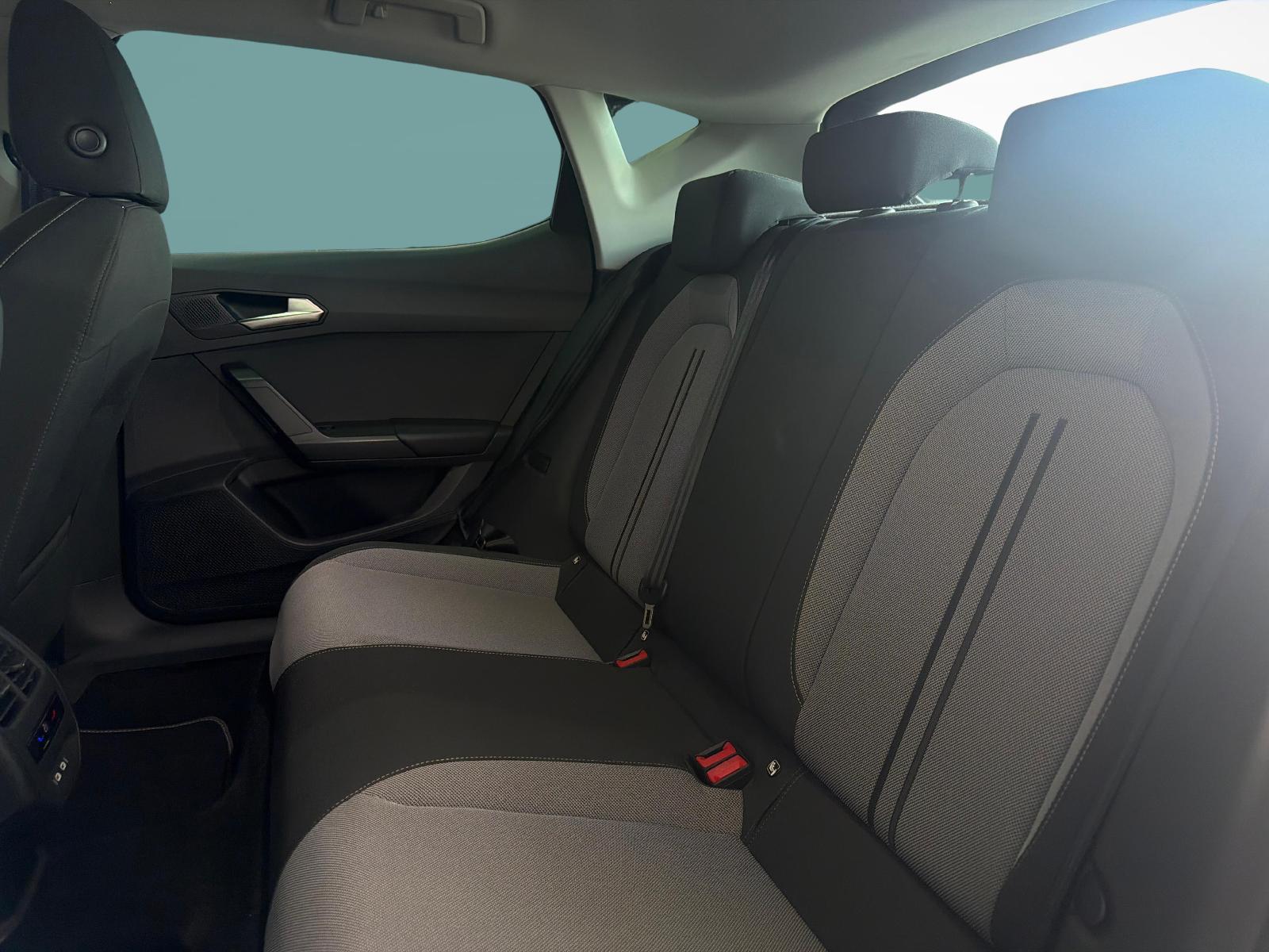 SEAT Leon 1.5 eTSI Style DSG-image-10