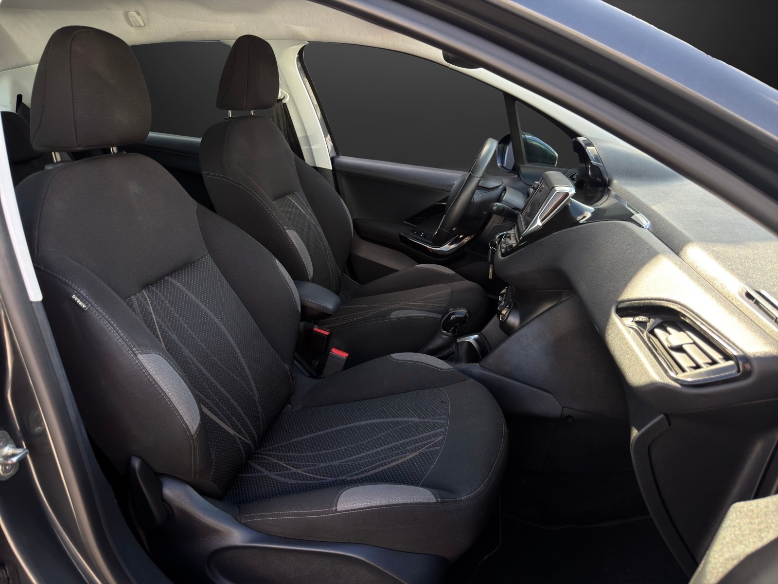 PEUGEOT 208 1.2 VTI Active mit 82 PS-image-8