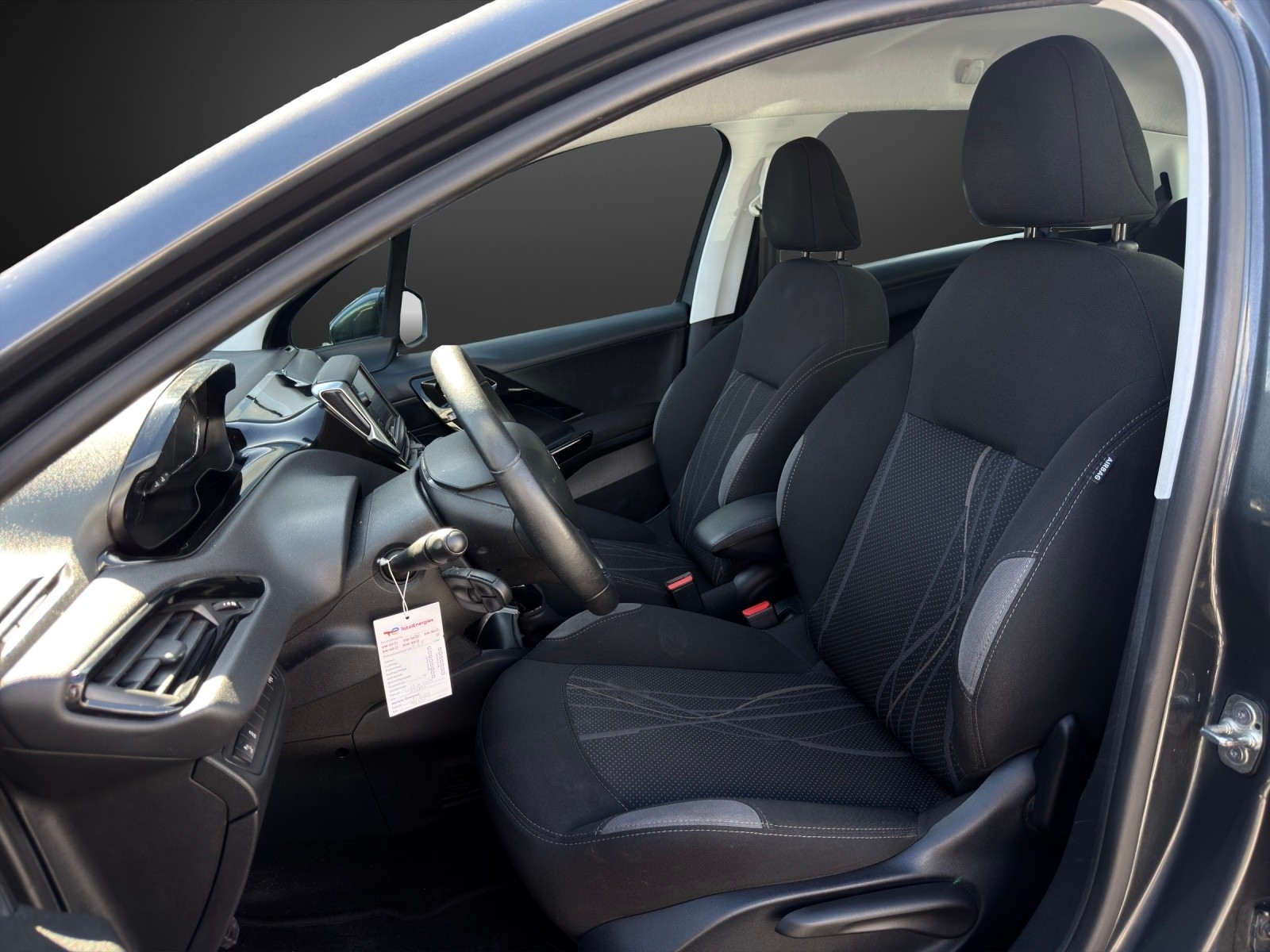 PEUGEOT 208 1.2 VTI Active mit 82 PS-image-6