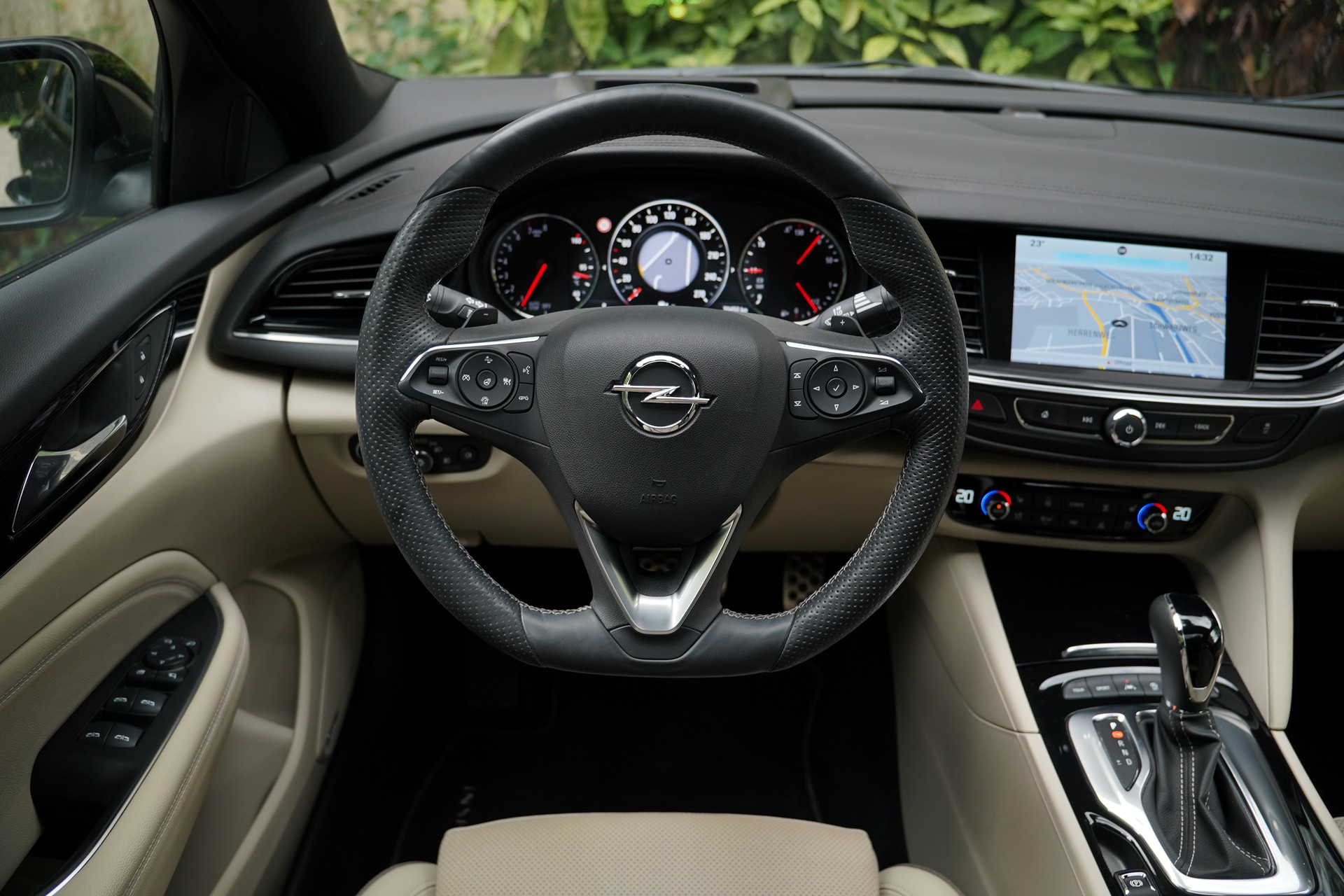 OPEL Insignia 2.0 T Grand Sport Excellence 4WD Automat.-image-22