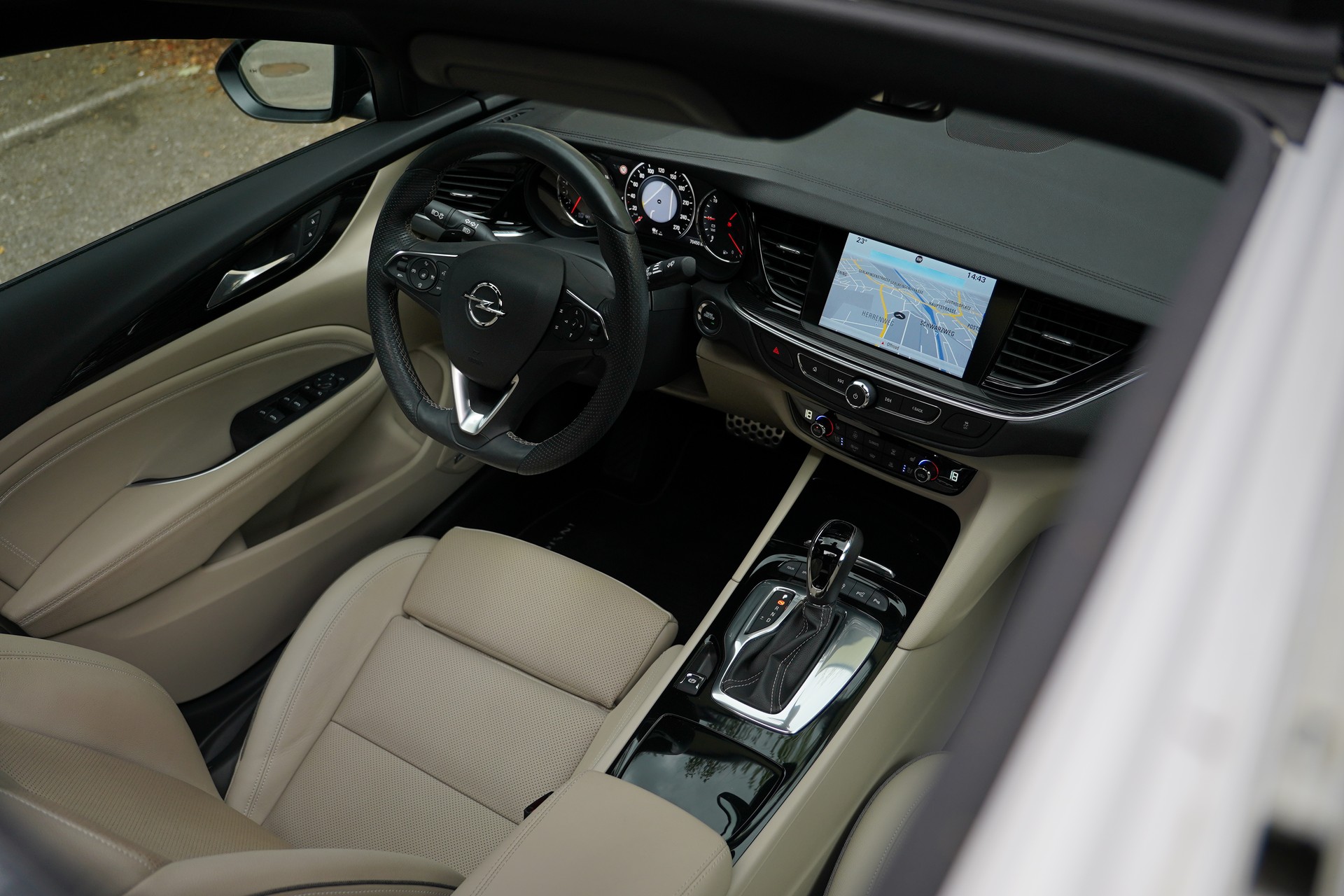 OPEL Insignia 2.0 T Grand Sport Excellence 4WD Automat.-image-28