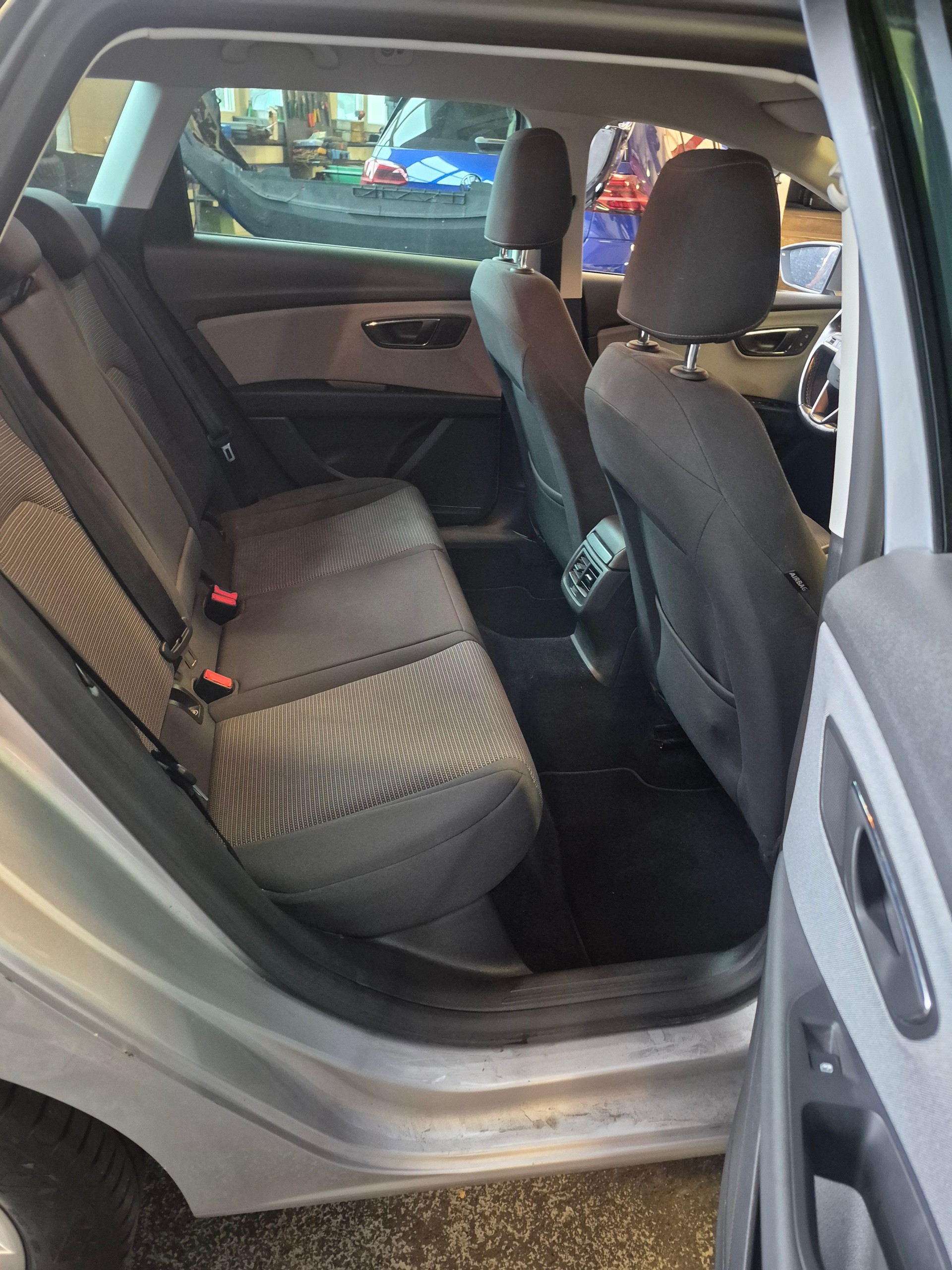 SEAT Leon ST 1.6 TDI CR Style DSG-image-14
