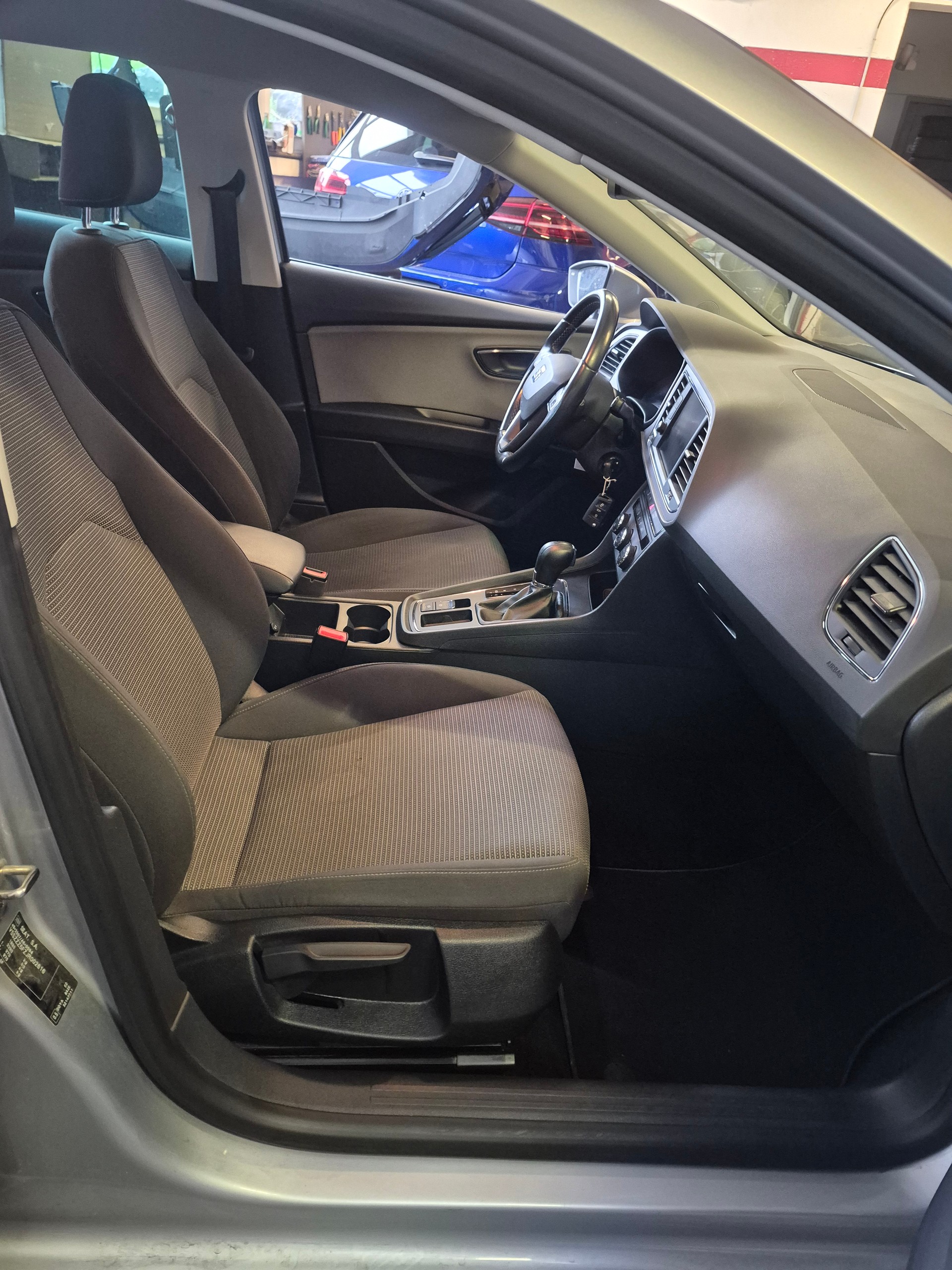 SEAT Leon ST 1.6 TDI CR Style DSG-image-13