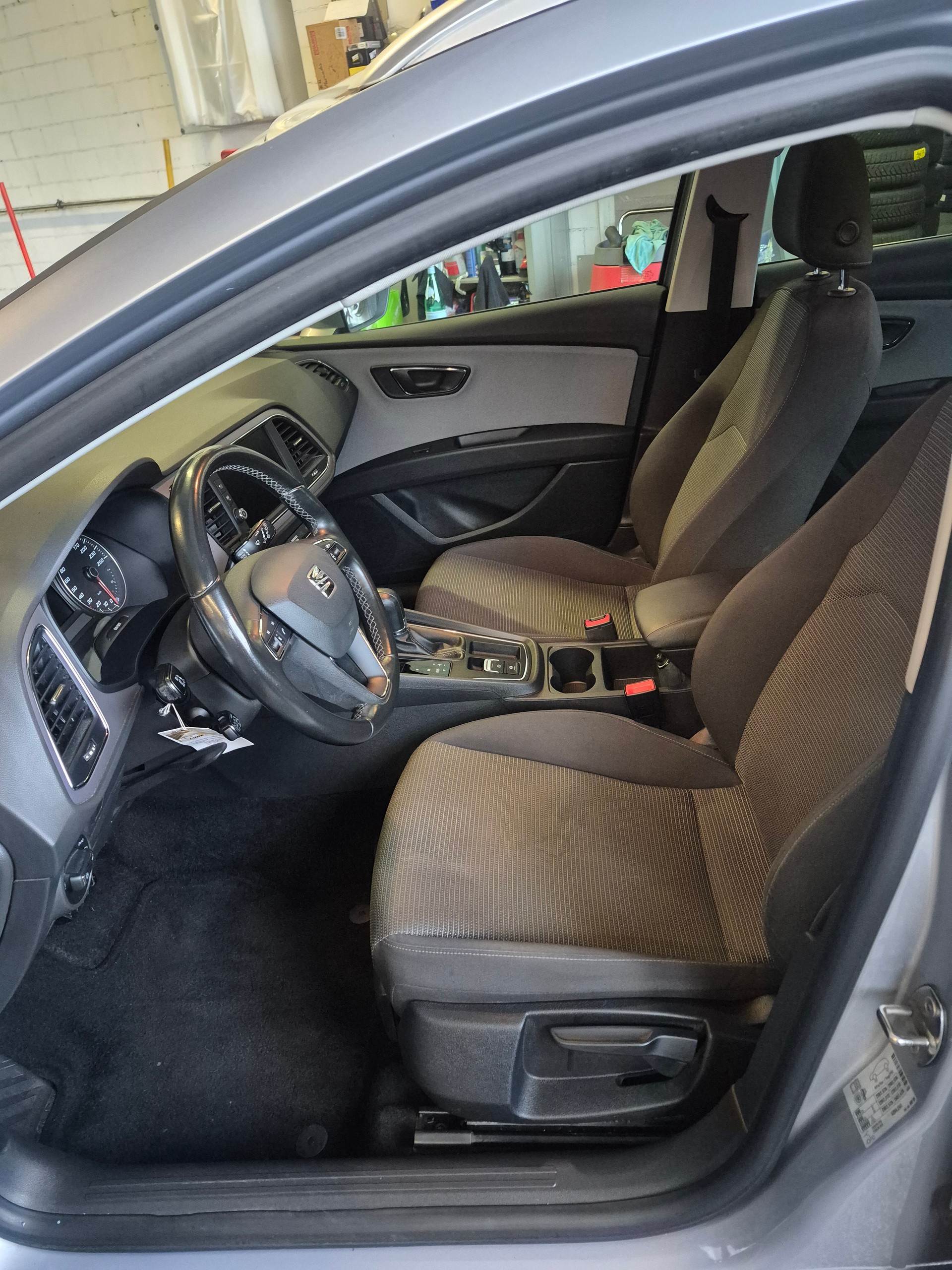 SEAT Leon ST 1.6 TDI CR Style DSG-image-11