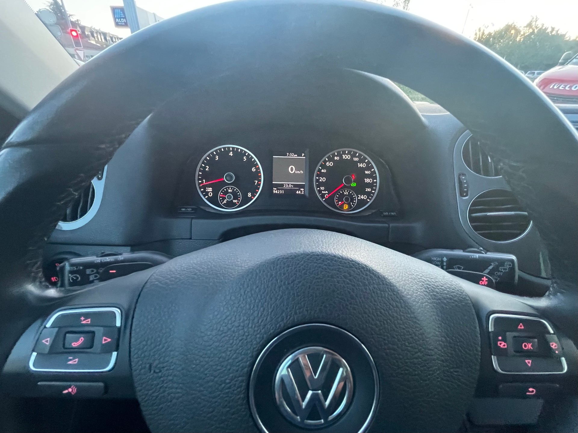 VW Tiguan 2.0 TSI Design 4Motion DSG-image-11