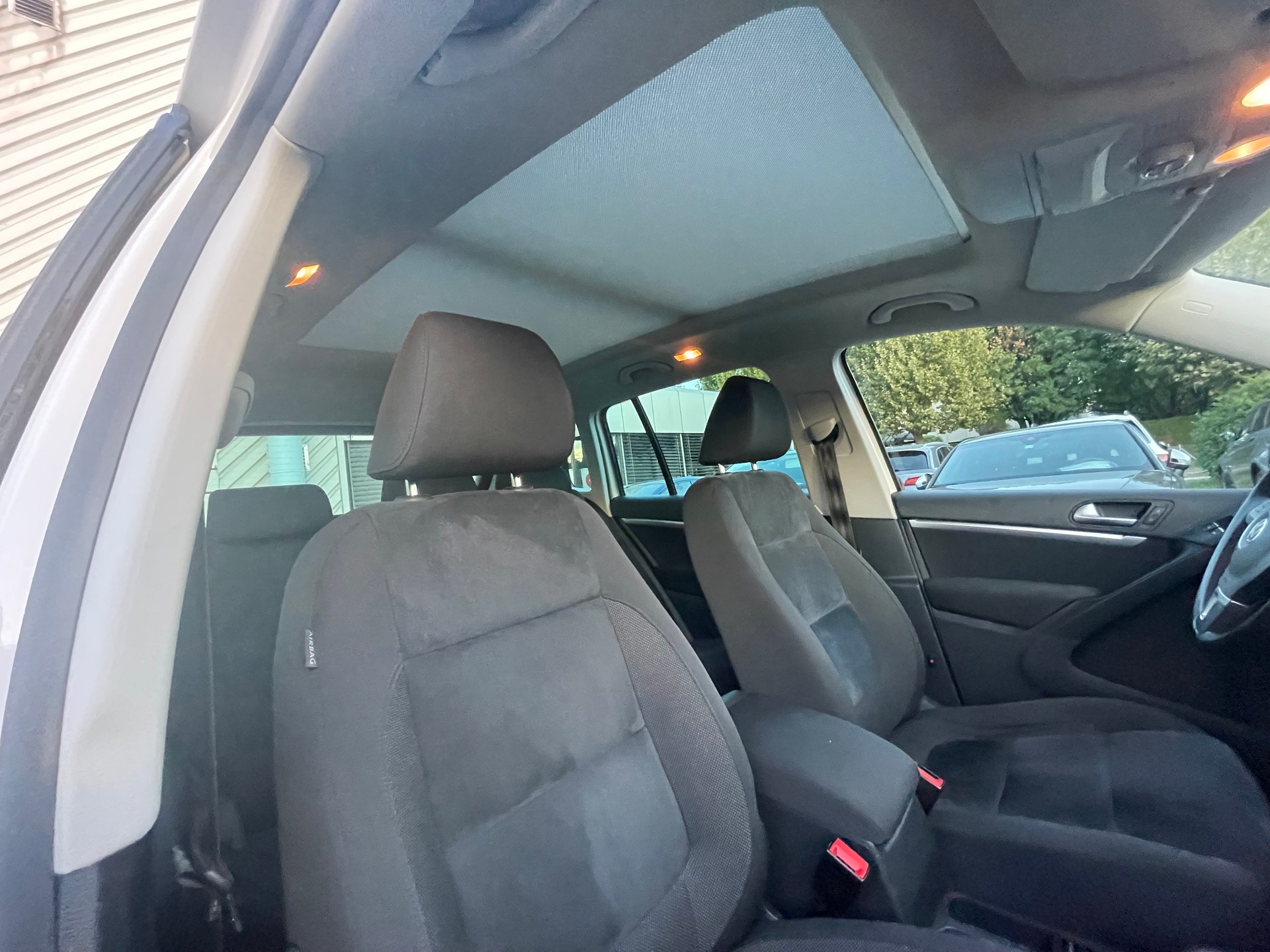 VW Tiguan 2.0 TSI Design 4Motion DSG-image-8