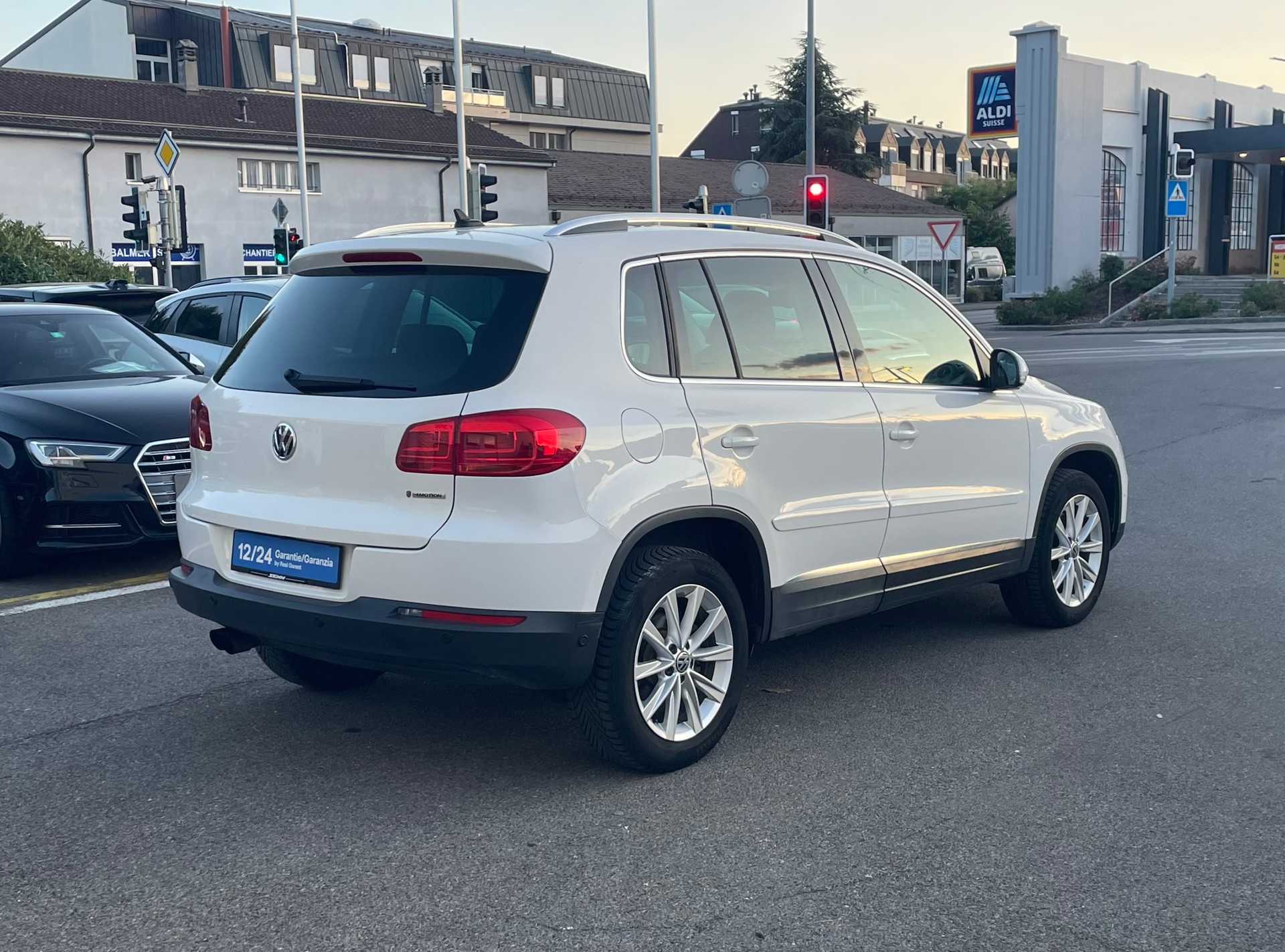 VW Tiguan 2.0 TSI Design 4Motion DSG-image-3