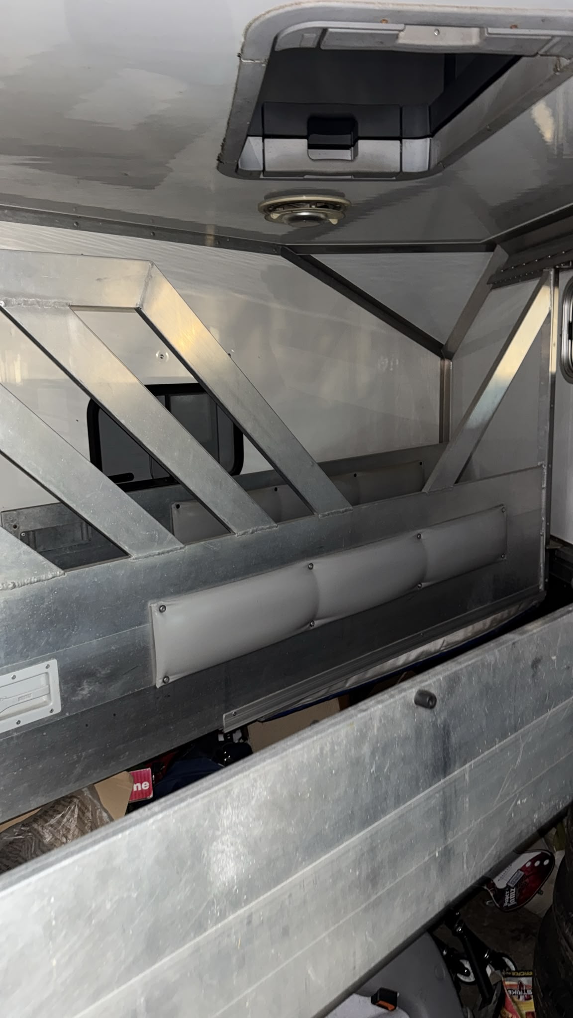 FORD Transit 2.2 TDCi 350 Pferdetransport-image-13
