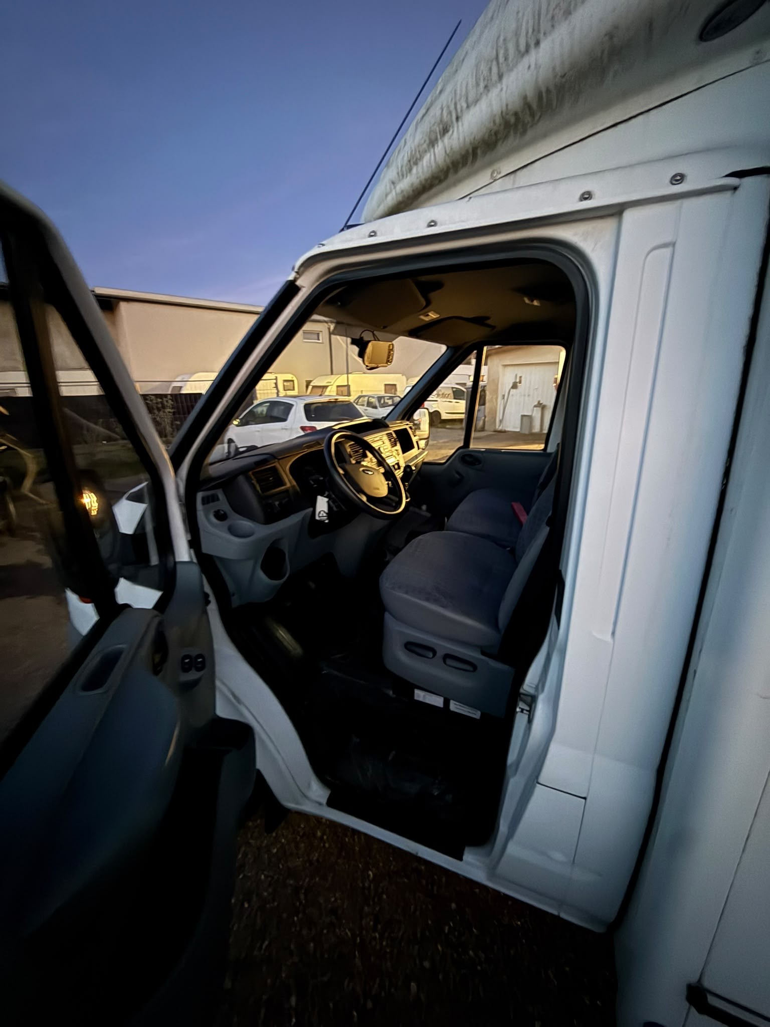 FORD Transit 2.2 TDCi 350 Pferdetransport-image-12