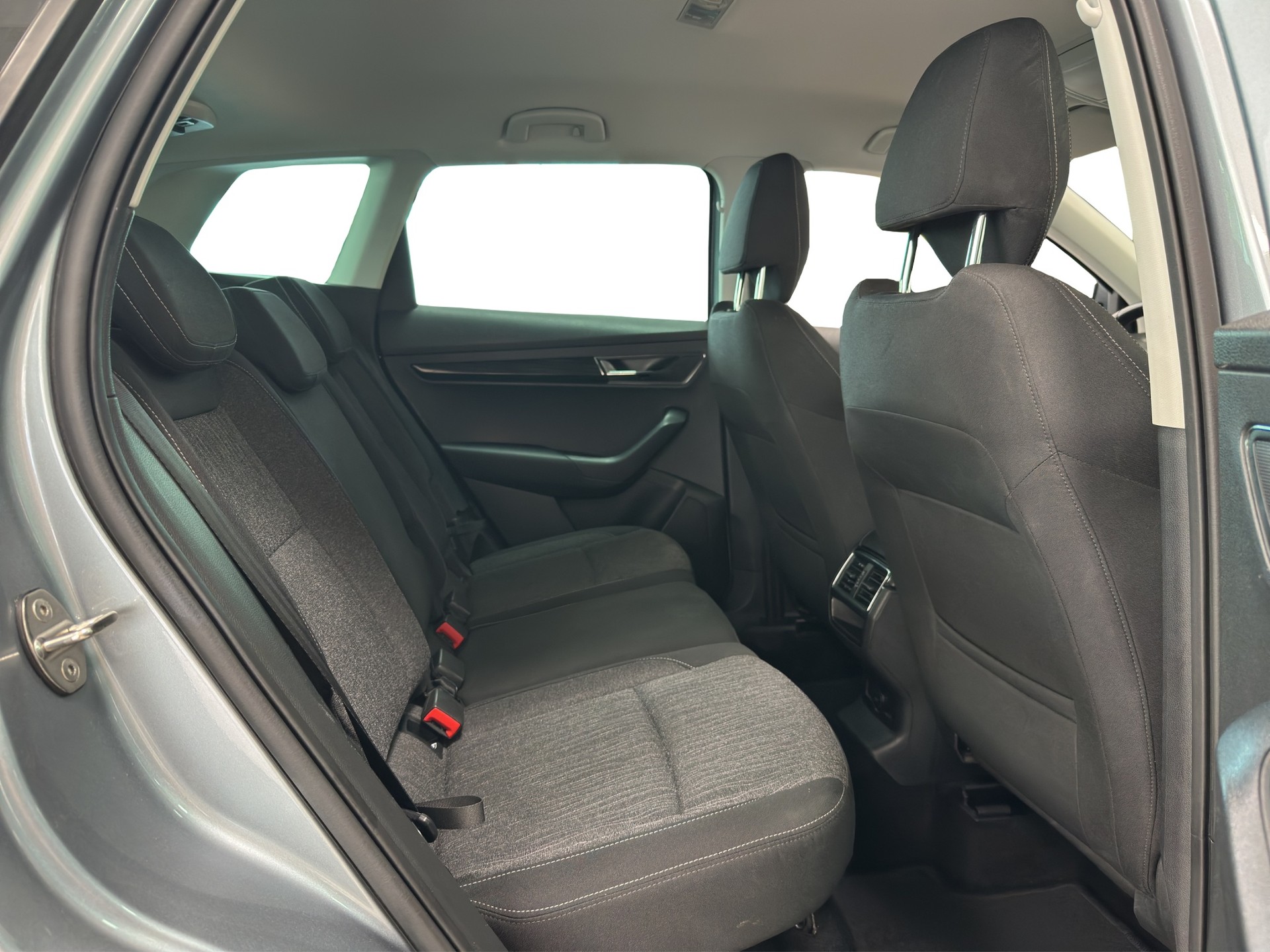 SKODA Karoq 2.0 TDI CR Style 4x4 DSG-image-9