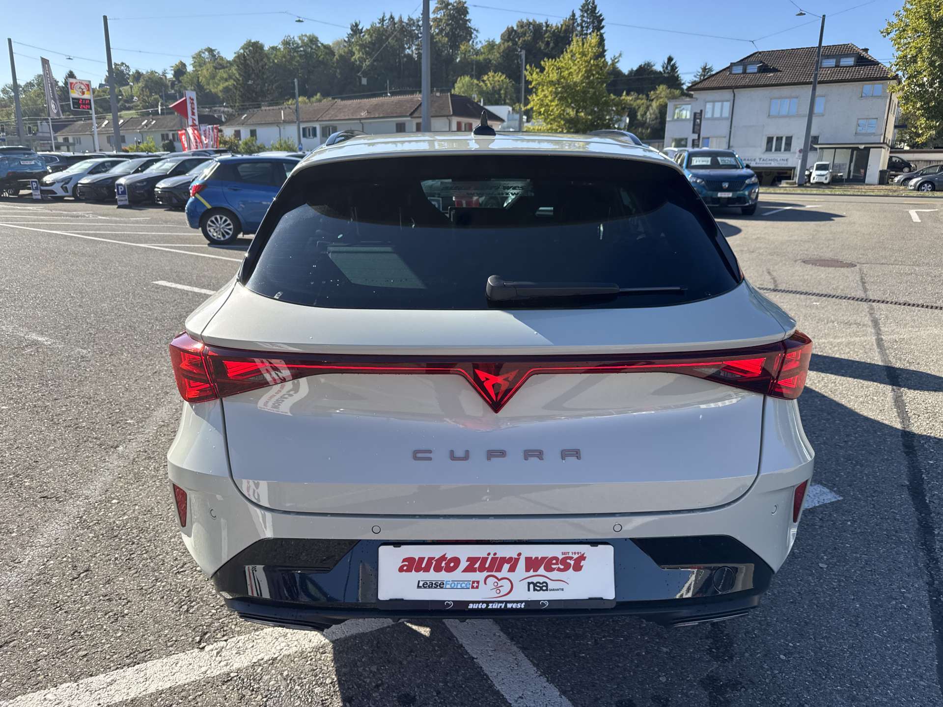 CUPRA LEON ST 1.5 eTSi DSG-Automat-image-14