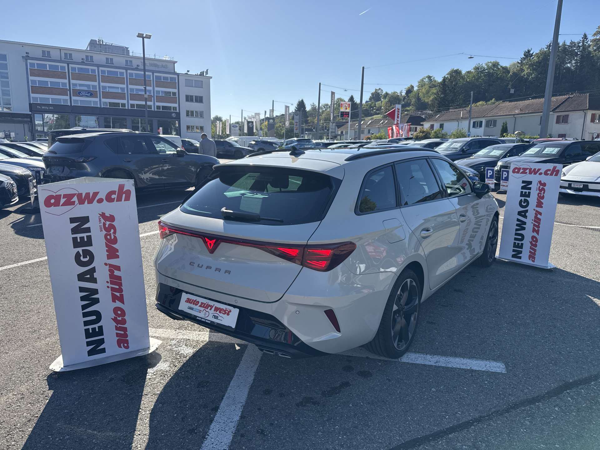 CUPRA LEON ST 1.5 eTSi DSG-Automat-image-2