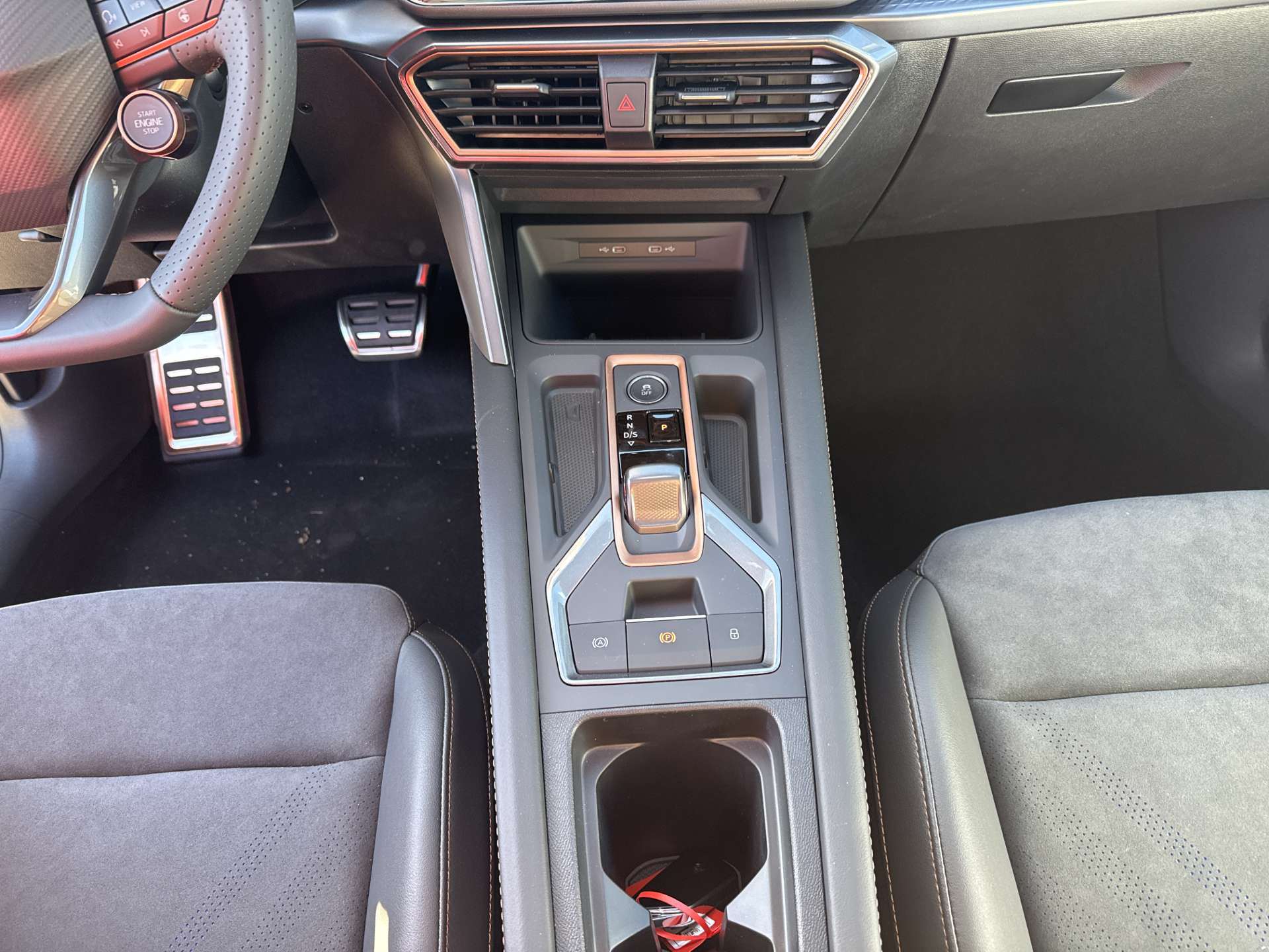 CUPRA LEON ST 1.5 eTSi DSG-Automat-image-11