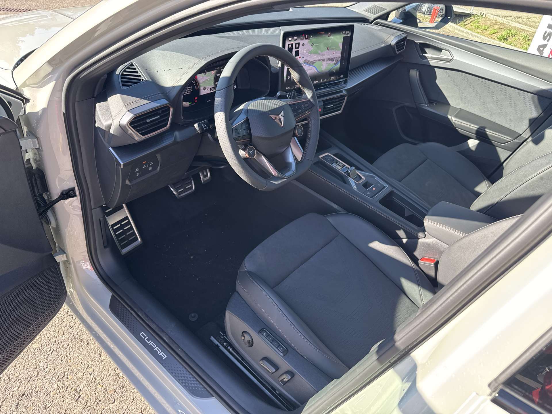 CUPRA LEON ST 1.5 eTSi DSG-Automat-image-5