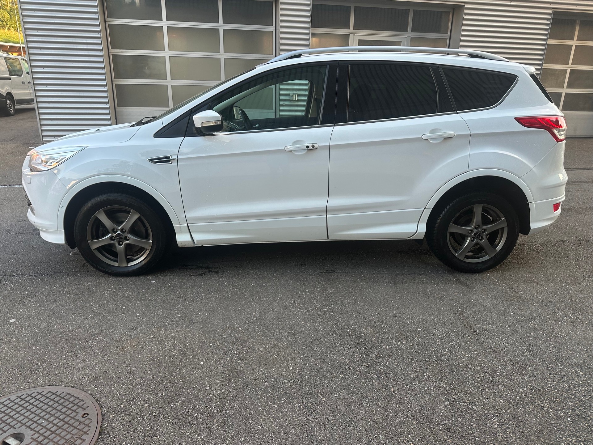 FORD Kuga 2.0 TDCi Titanium S 4WD PowerShift-image-2