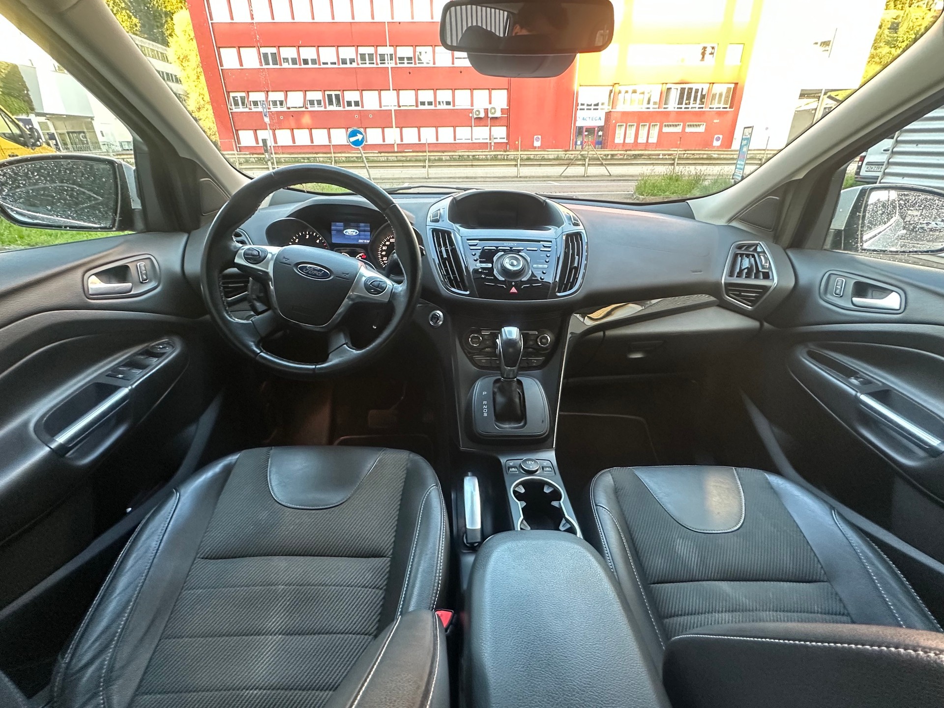 FORD Kuga 2.0 TDCi Titanium S 4WD PowerShift-image-3