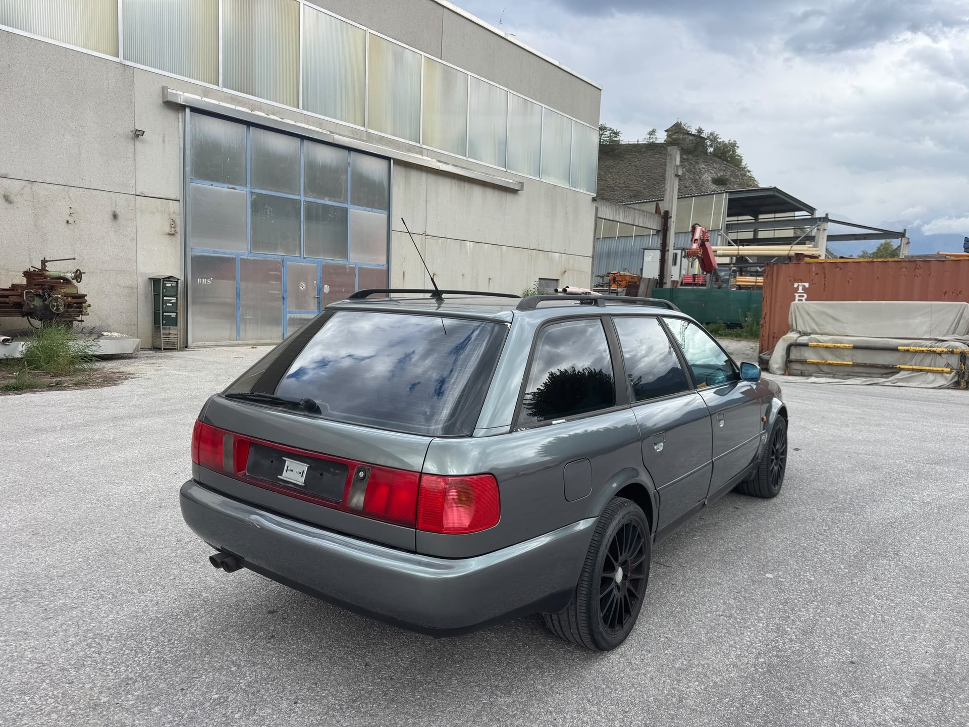 AUDI S6 Avant quattro 4.2-image-3