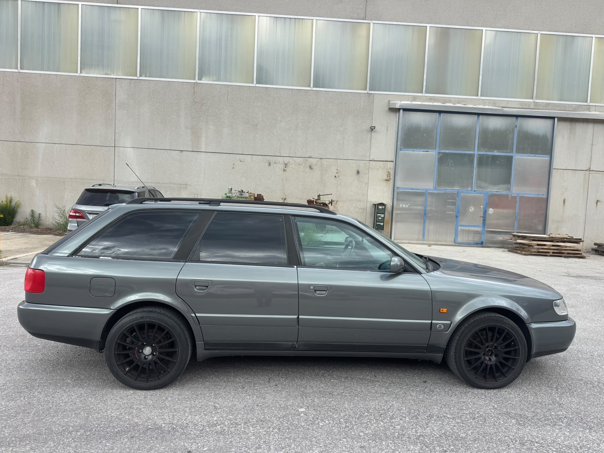 AUDI S6 Avant quattro 4.2-image-6
