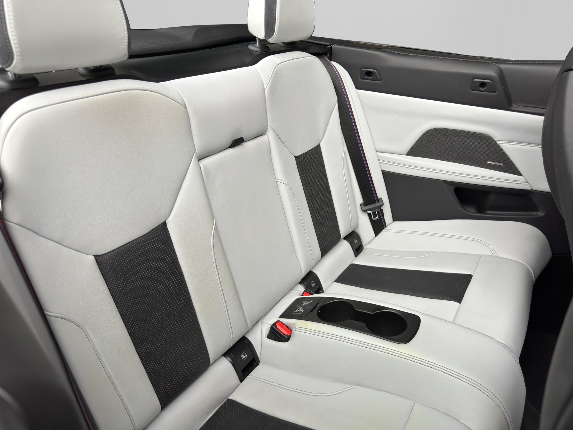 BMW 4er Reihe G83 Cabrio M4 Competition xDrive-image-23
