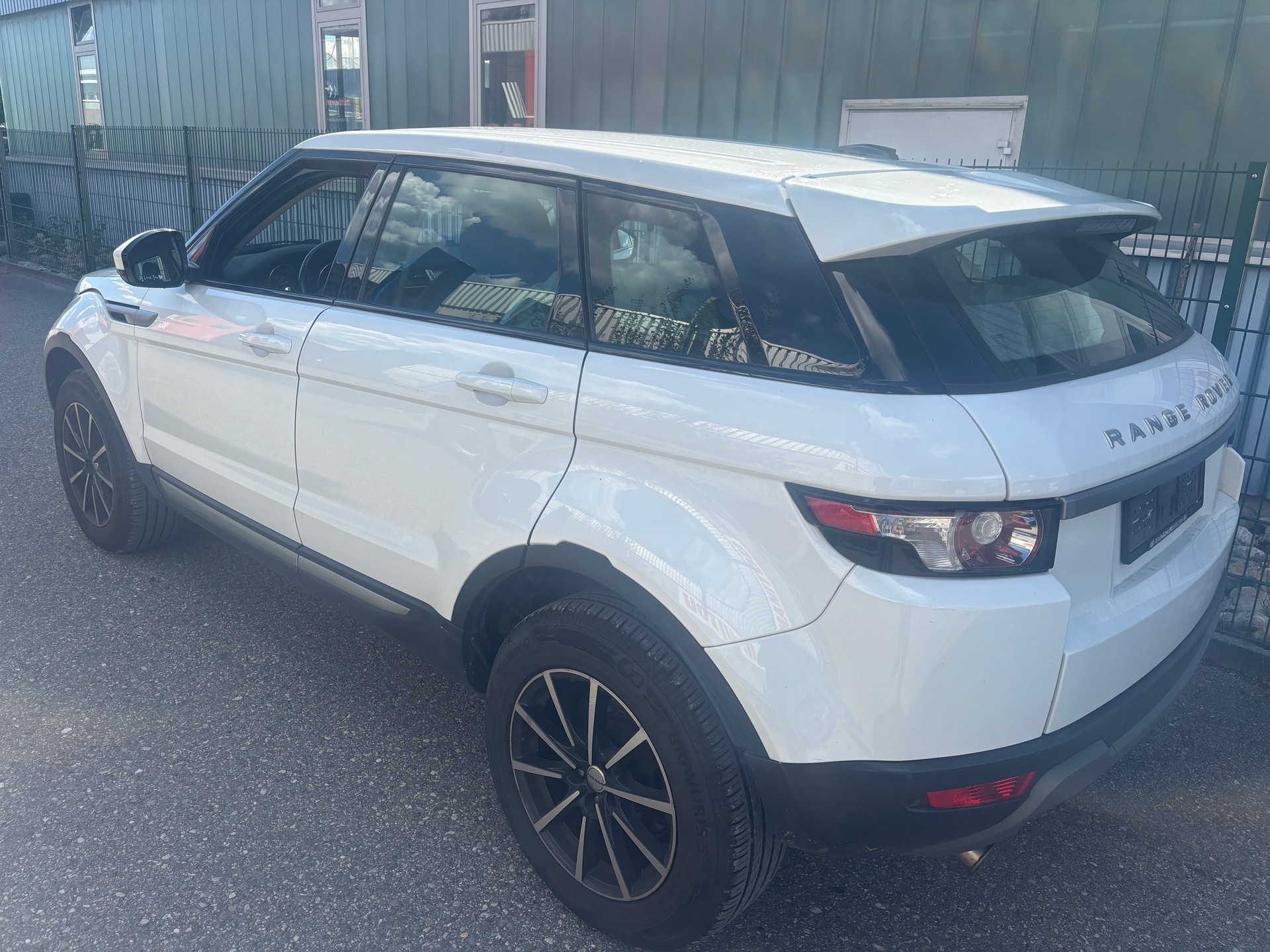 LAND ROVER Range Rover Evoque 2.2eD4 Prestige 2WD-image-5