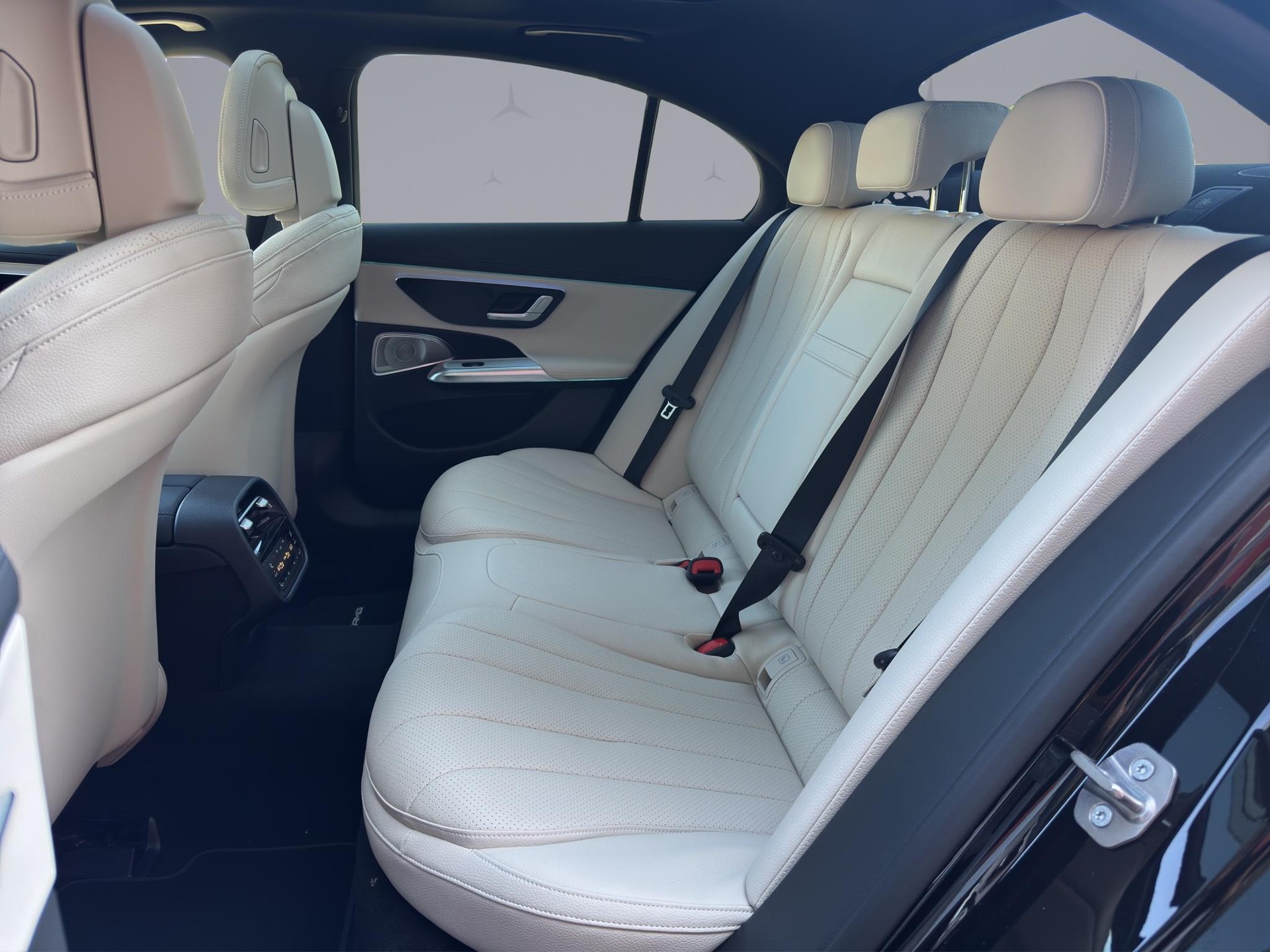 MERCEDES-BENZ E-Klasse W214 E 220 d AMG Line 4matic-image-12