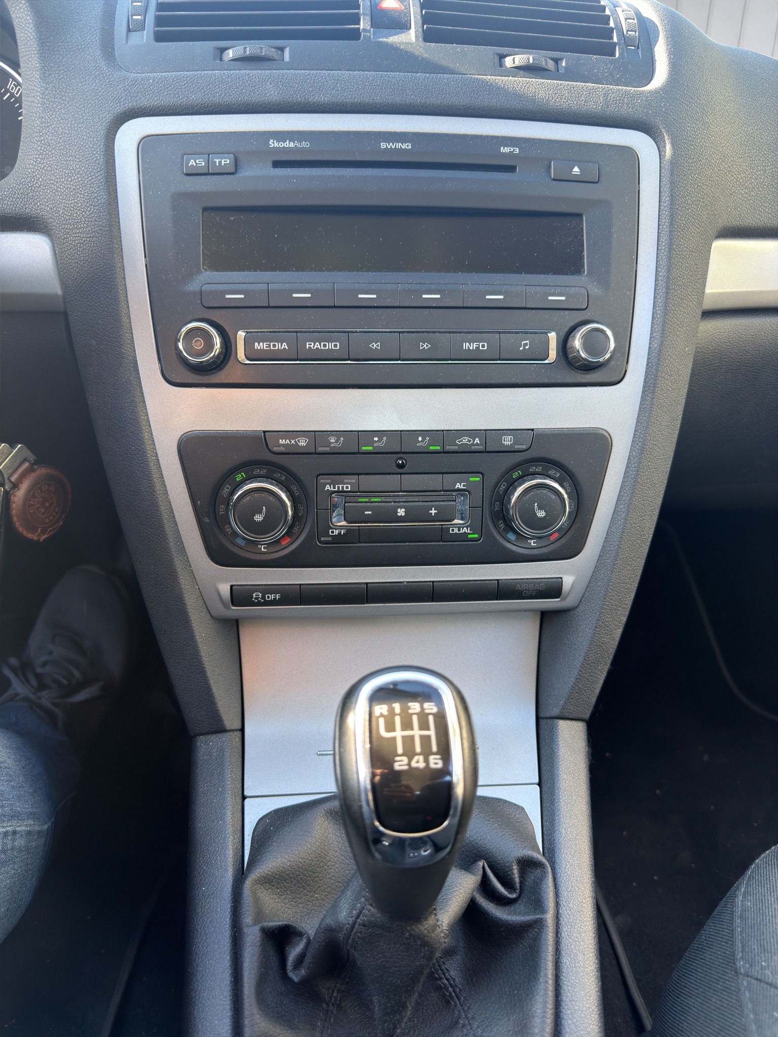 SKODA Octavia 1.8 TSI Ambition-image-8