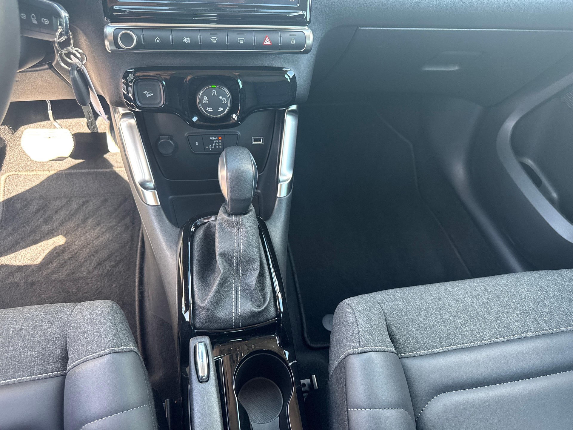 CITROEN C3 Aircross 1.2 PureTech 130 Shine-image-16