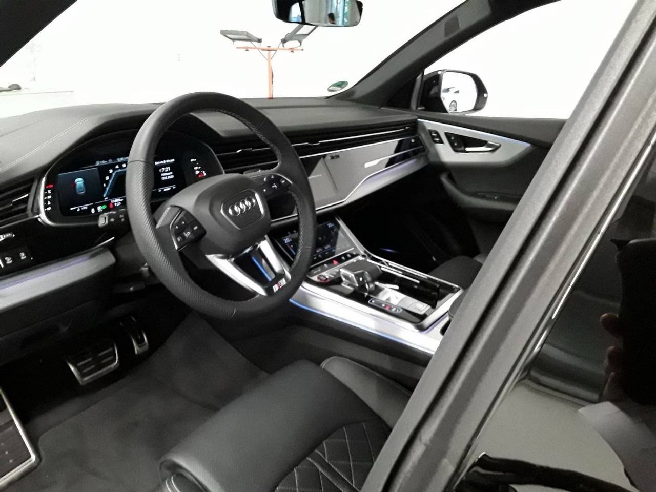 AUDI SQ8 SUV TFSI quattro tiptronic-image-3