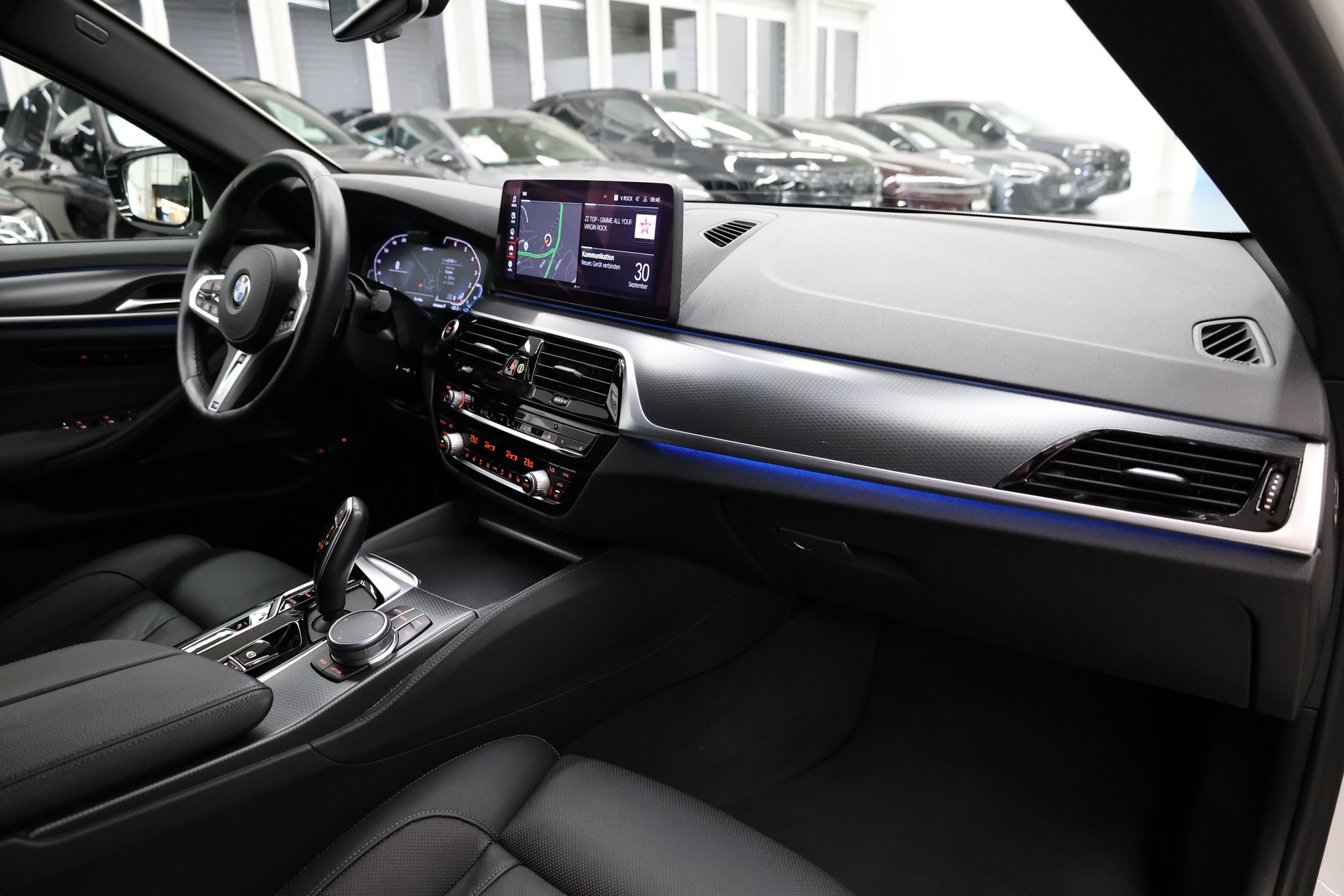BMW 530e xDrive SAG Touring-image-17