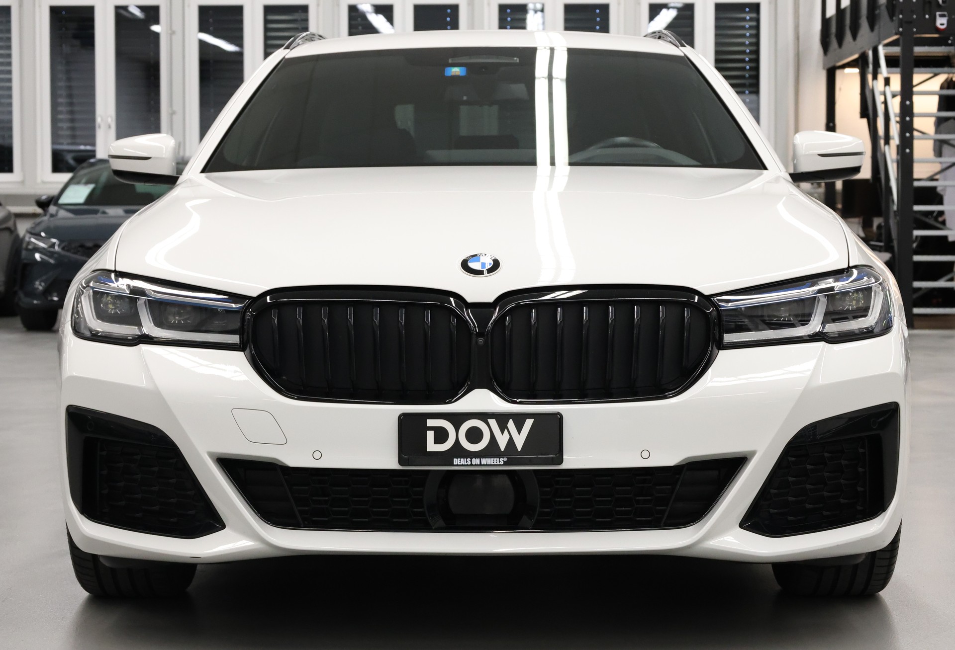 BMW 530e xDrive SAG Touring-showroom-element-3