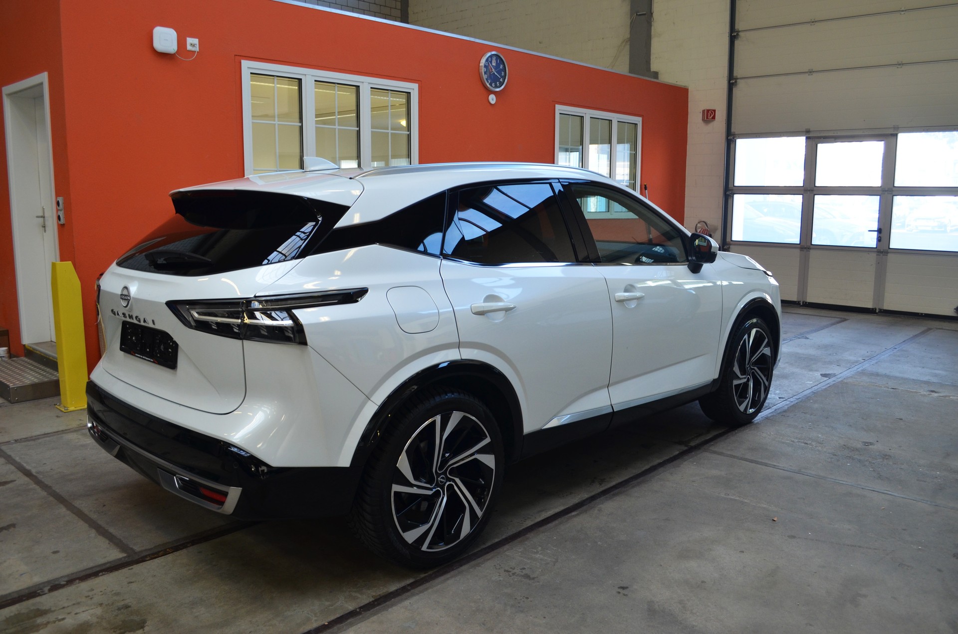 NISSAN Qashqai 1.3 DIG-T MHEV Tekna+ Xtronic 4x4-image-4