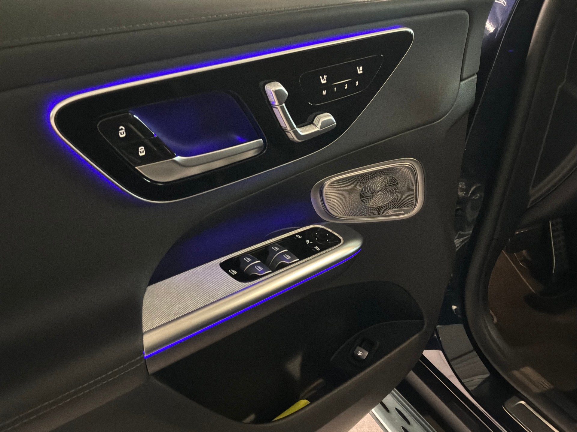 MERCEDES-BENZ GLC 300 AMG Line 4Matic 9G-Tronic-image-12