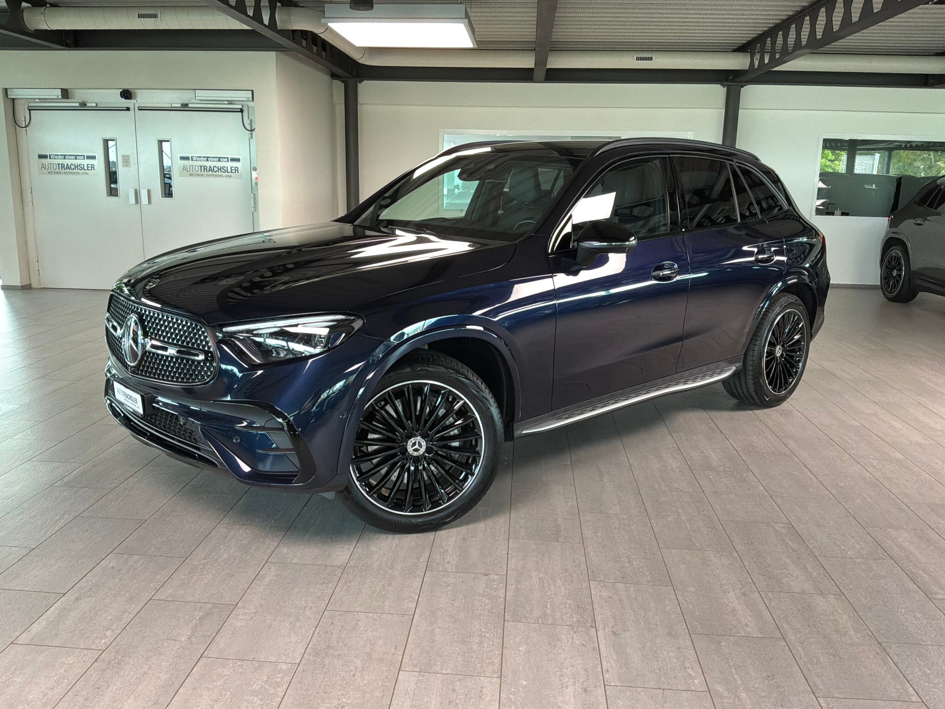 MERCEDES-BENZ GLC 300 AMG Line 4Matic 9G-Tronic-image-0