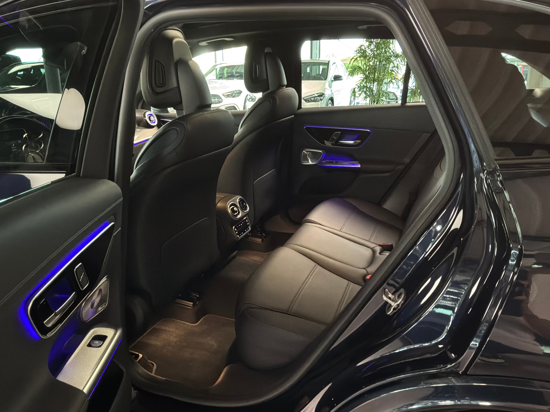 MERCEDES-BENZ GLC 300 AMG Line 4Matic 9G-Tronic-image-7