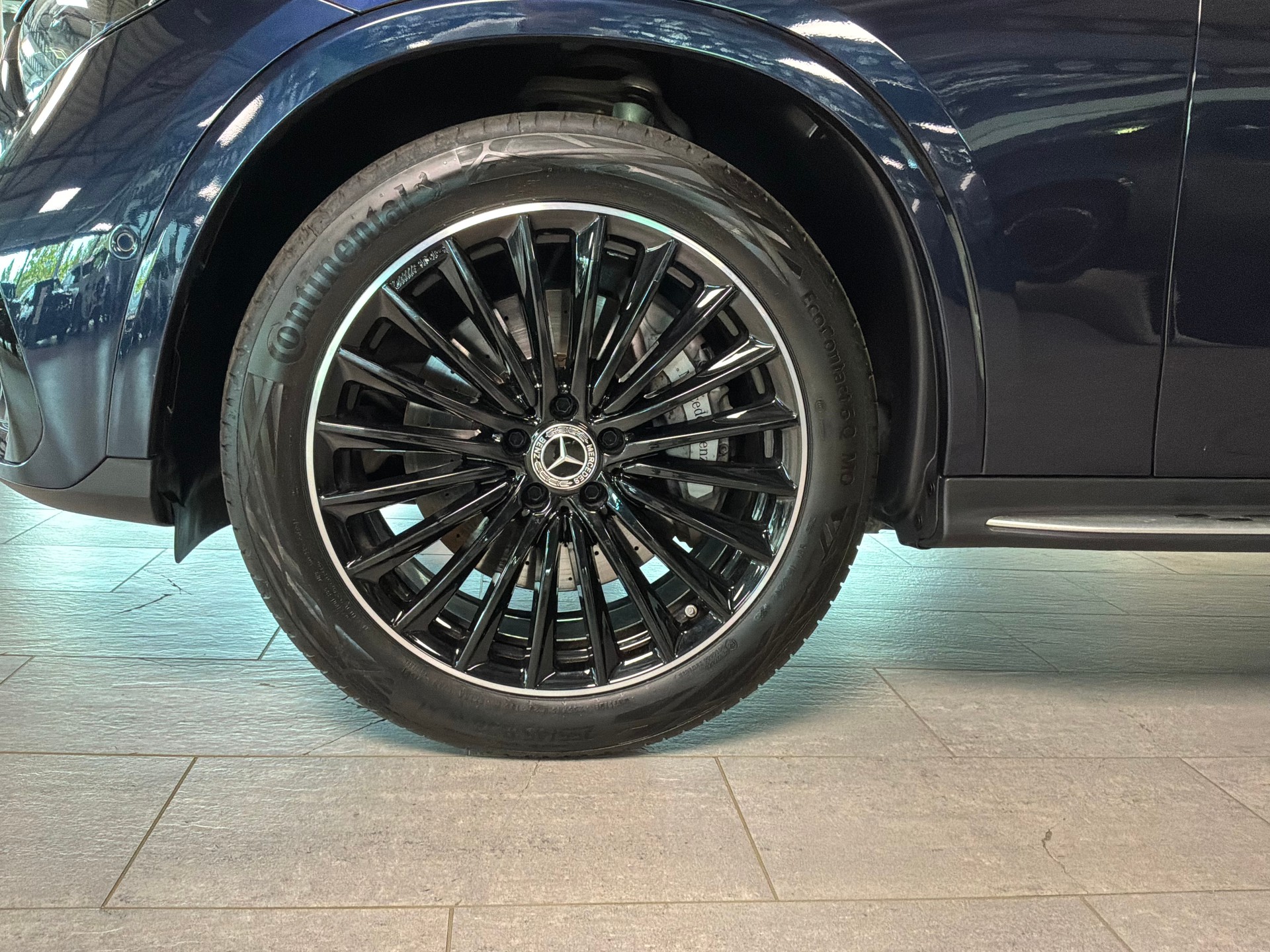 MERCEDES-BENZ GLC 300 AMG Line 4Matic 9G-Tronic-image-5