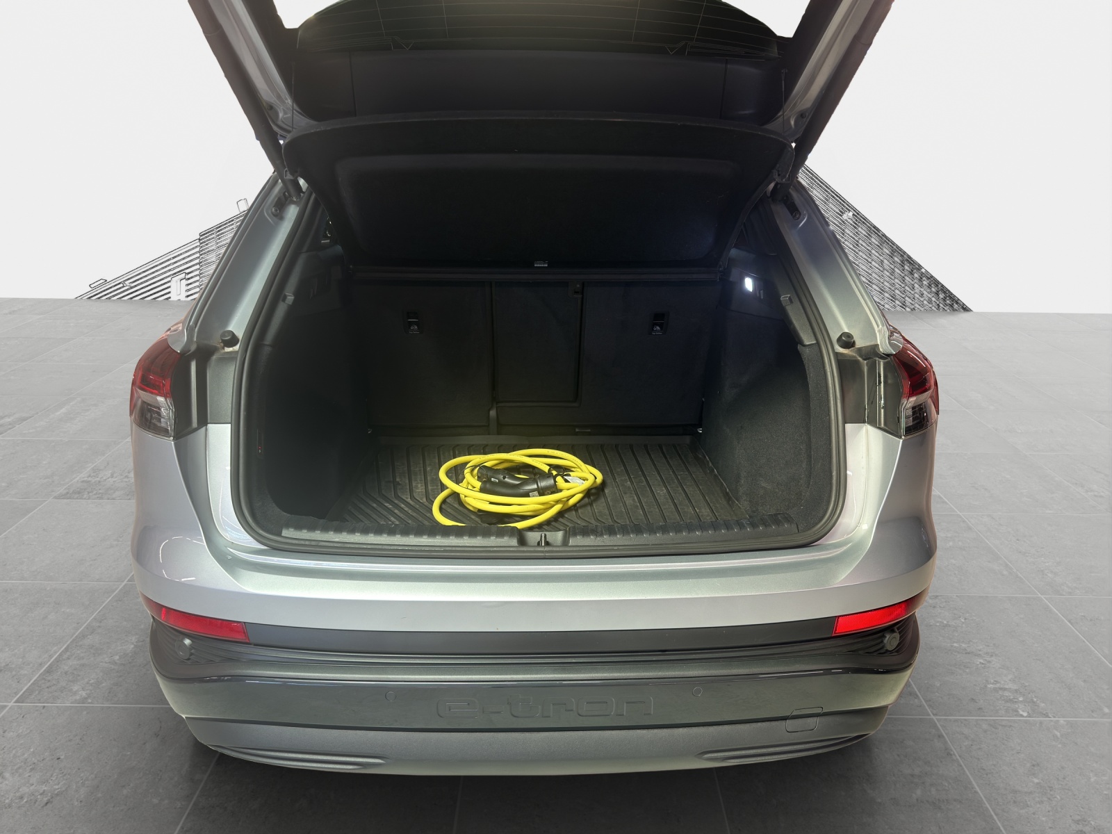 AUDI Q4 e-tron 50 quattro-image-12