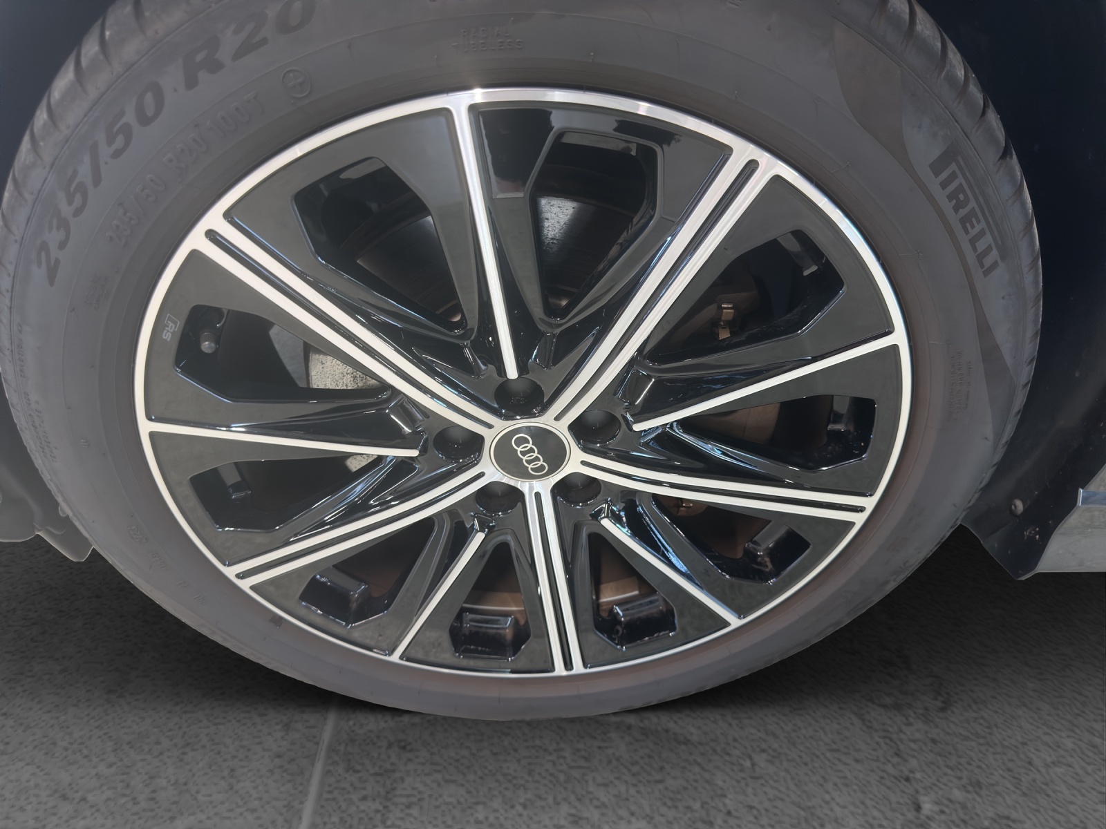 AUDI Q4 e-tron 50 quattro-image-8