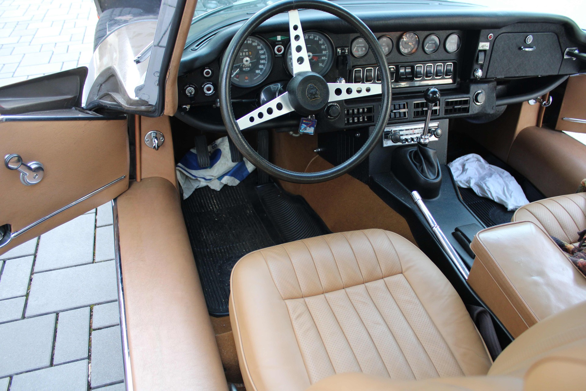 JAGUAR XKE V12 COUPE-image-12