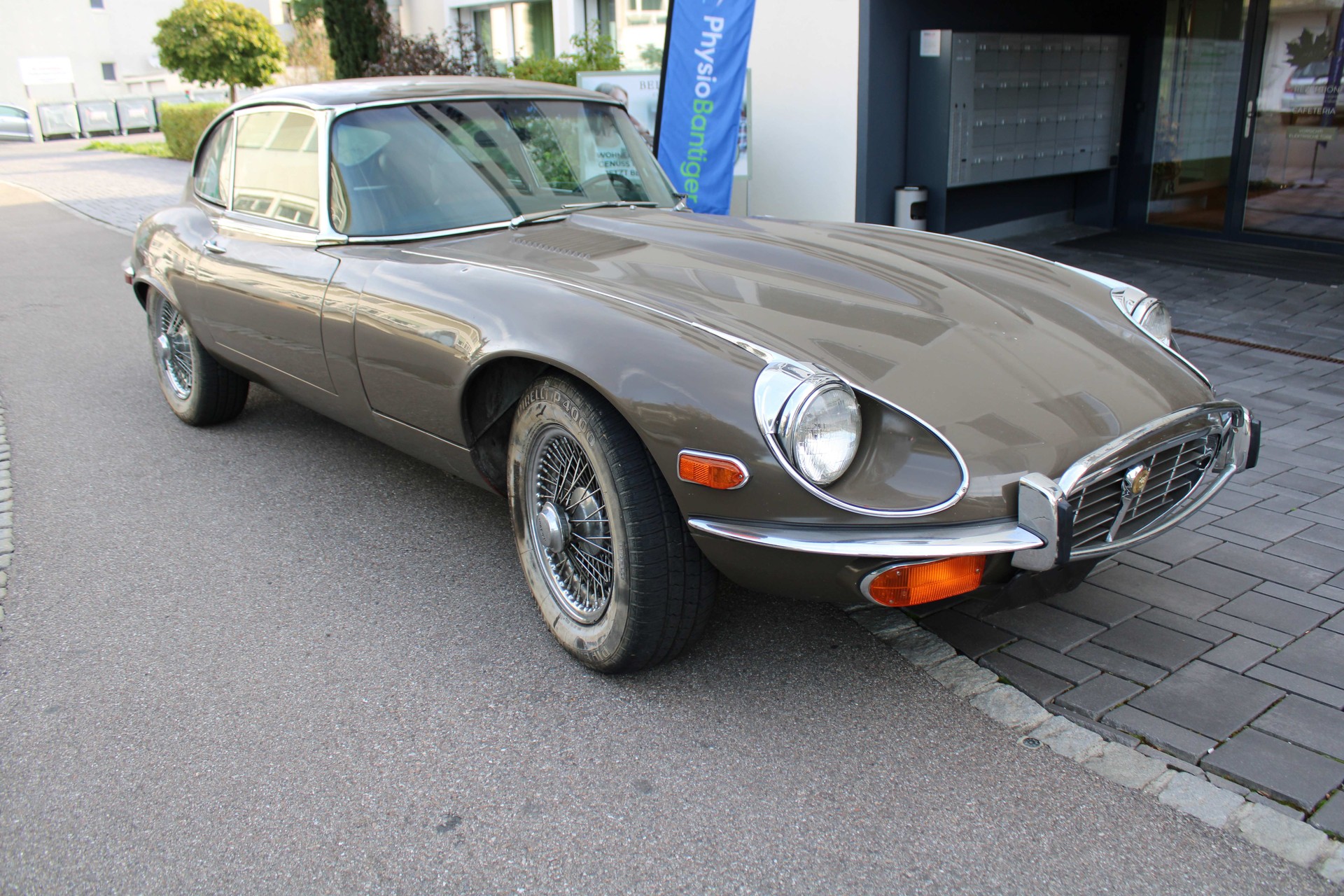 JAGUAR XKE V12 COUPE-image-1