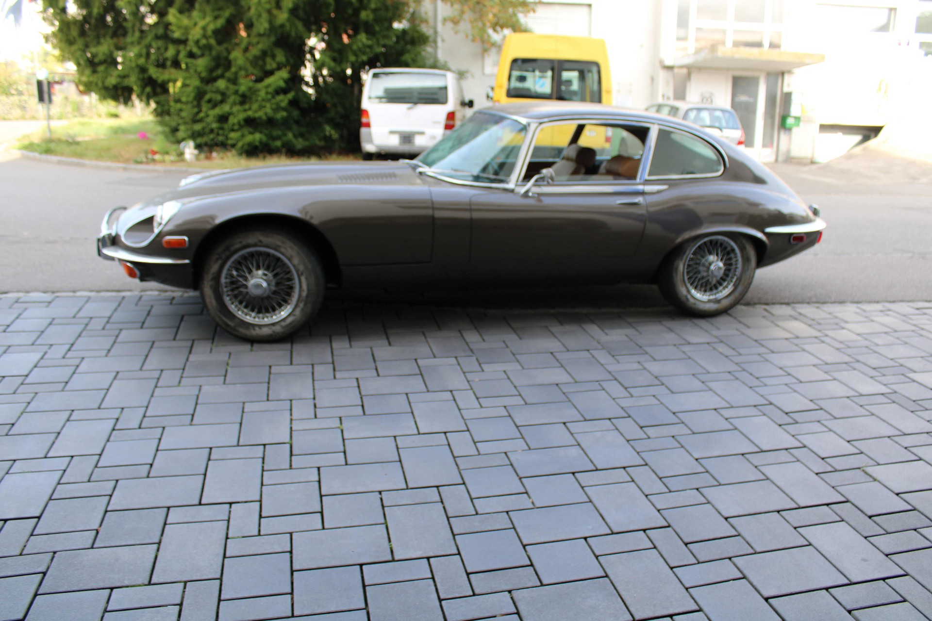 JAGUAR XKE V12 COUPE-image-5