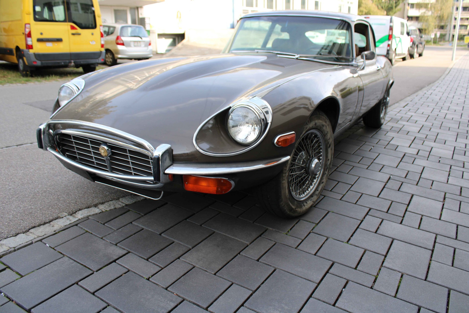 JAGUAR XKE V12 COUPE-image-3