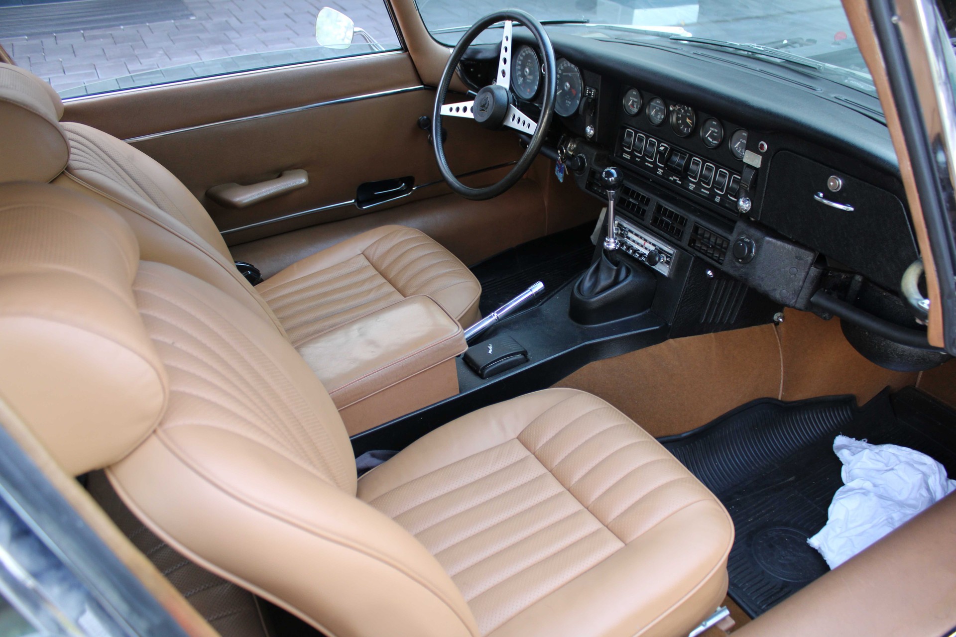JAGUAR XKE V12 COUPE-image-11