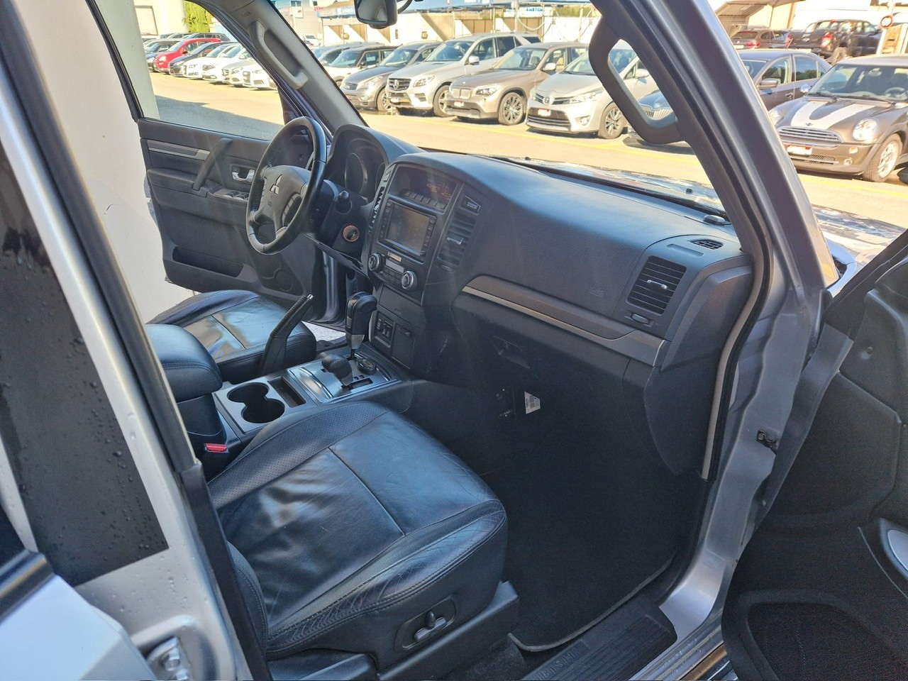 MITSUBISHI Pajero 3.2 DI-D Intense Automatic-image-12