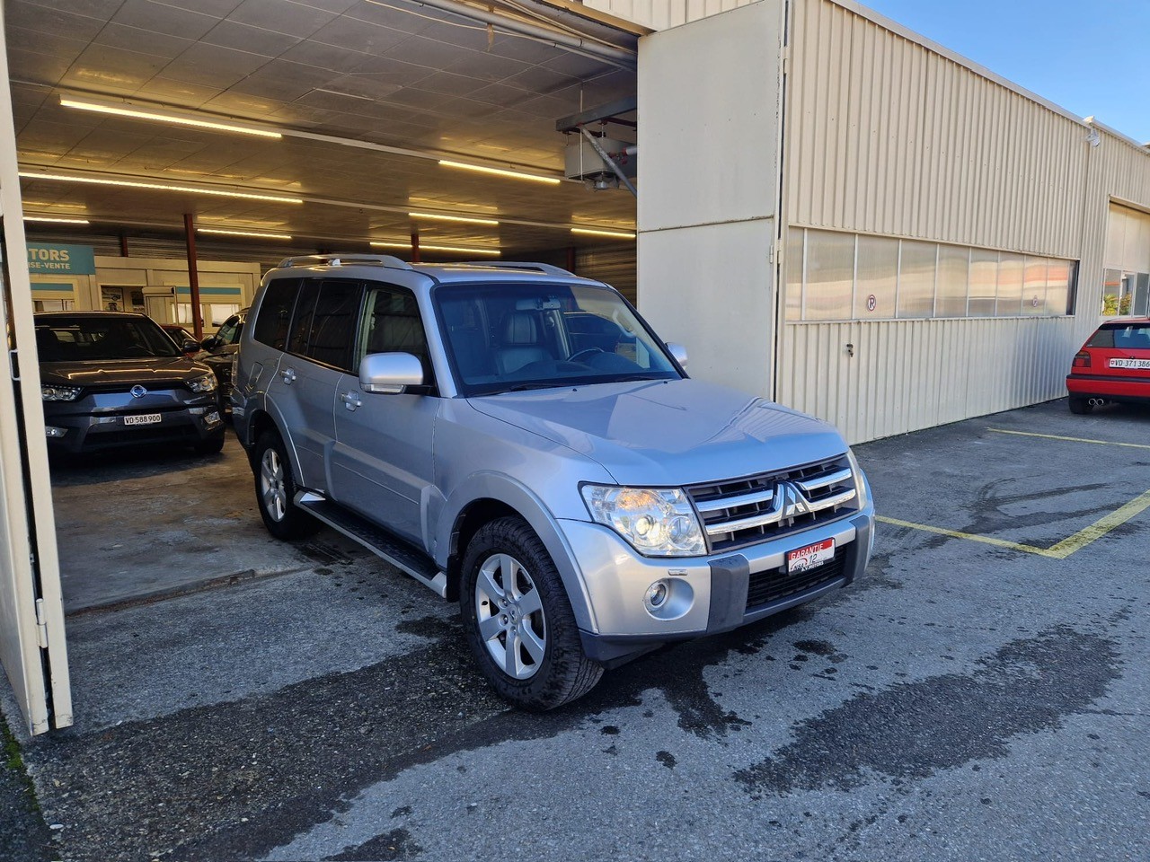 MITSUBISHI Pajero 3.2 DI-D Intense Automatic-showroom-element-1