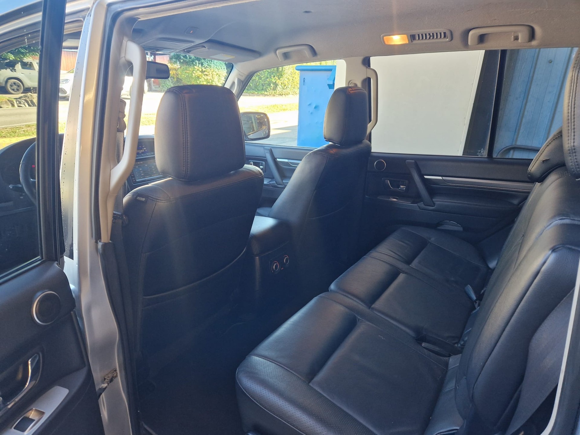 MITSUBISHI Pajero 3.2 DI-D Intense Automatic-image-9